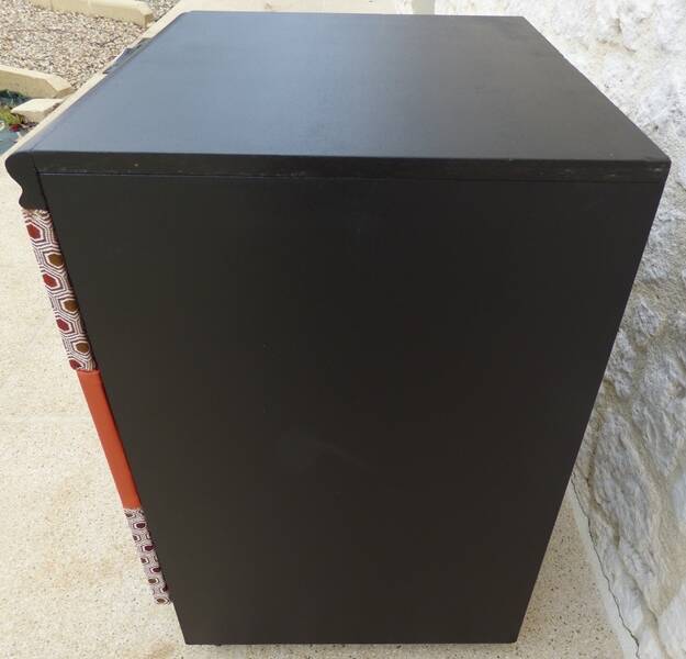 Vintage commode on wheels with three drawers in faux leather and fabric - end.