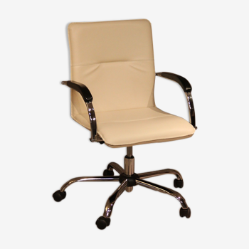 Adjustable office armchair