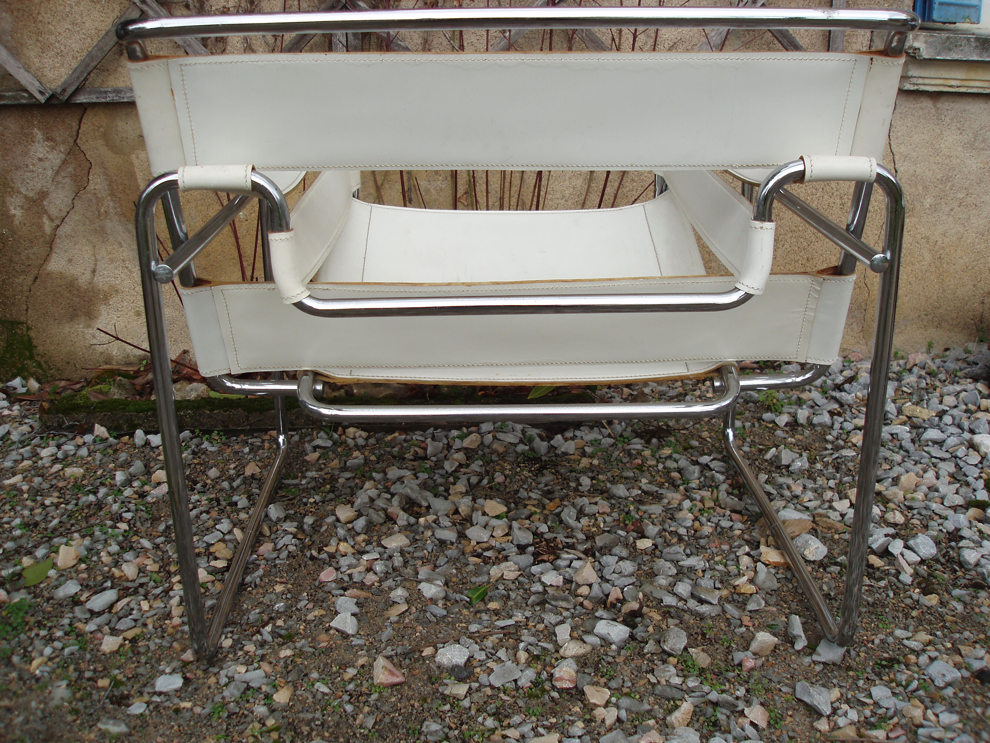 Marcel Breuer's Wassily B 3 armchairs pair in white and chrome leather