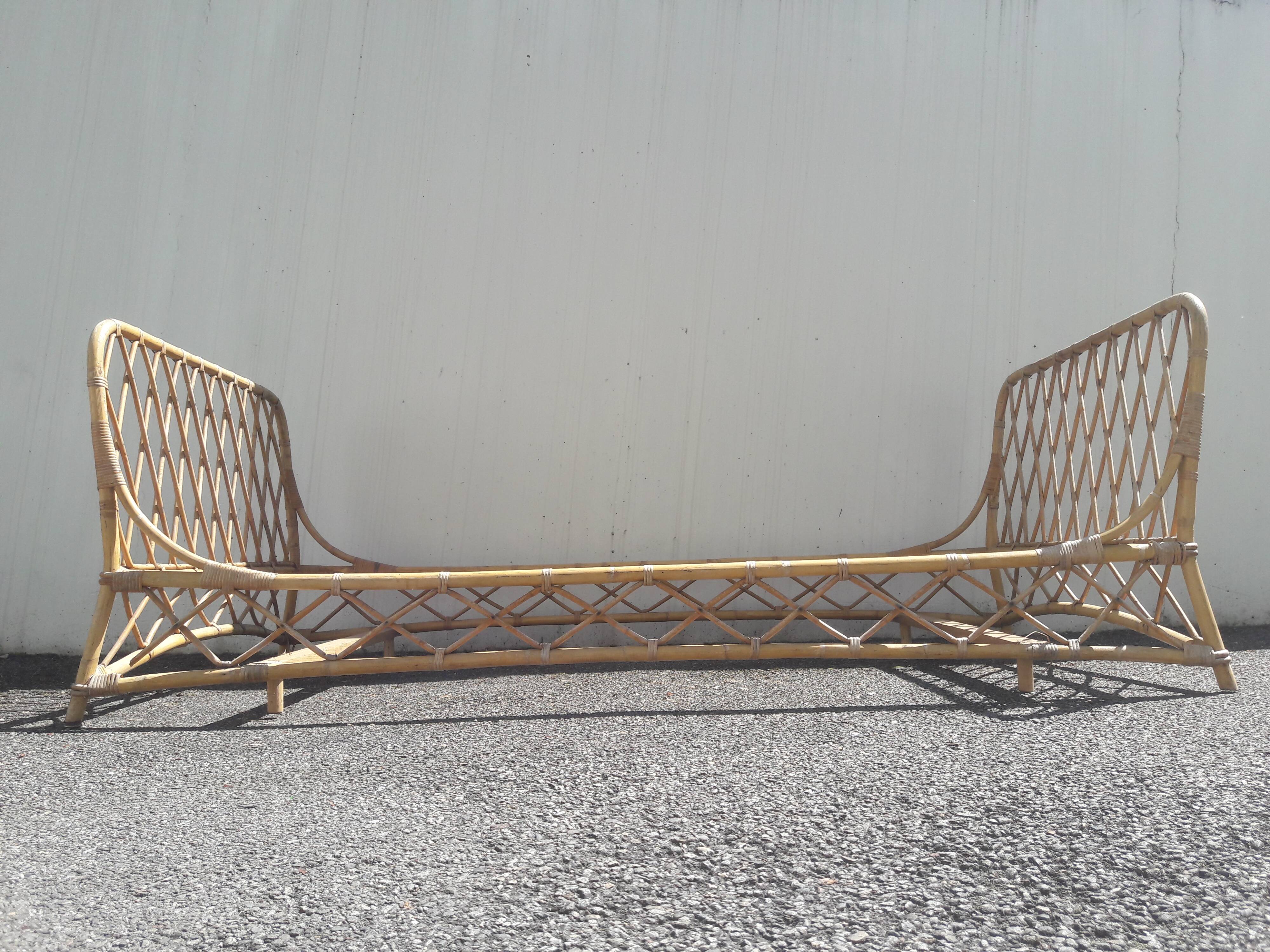 Bed rattan vintage 60s 70s