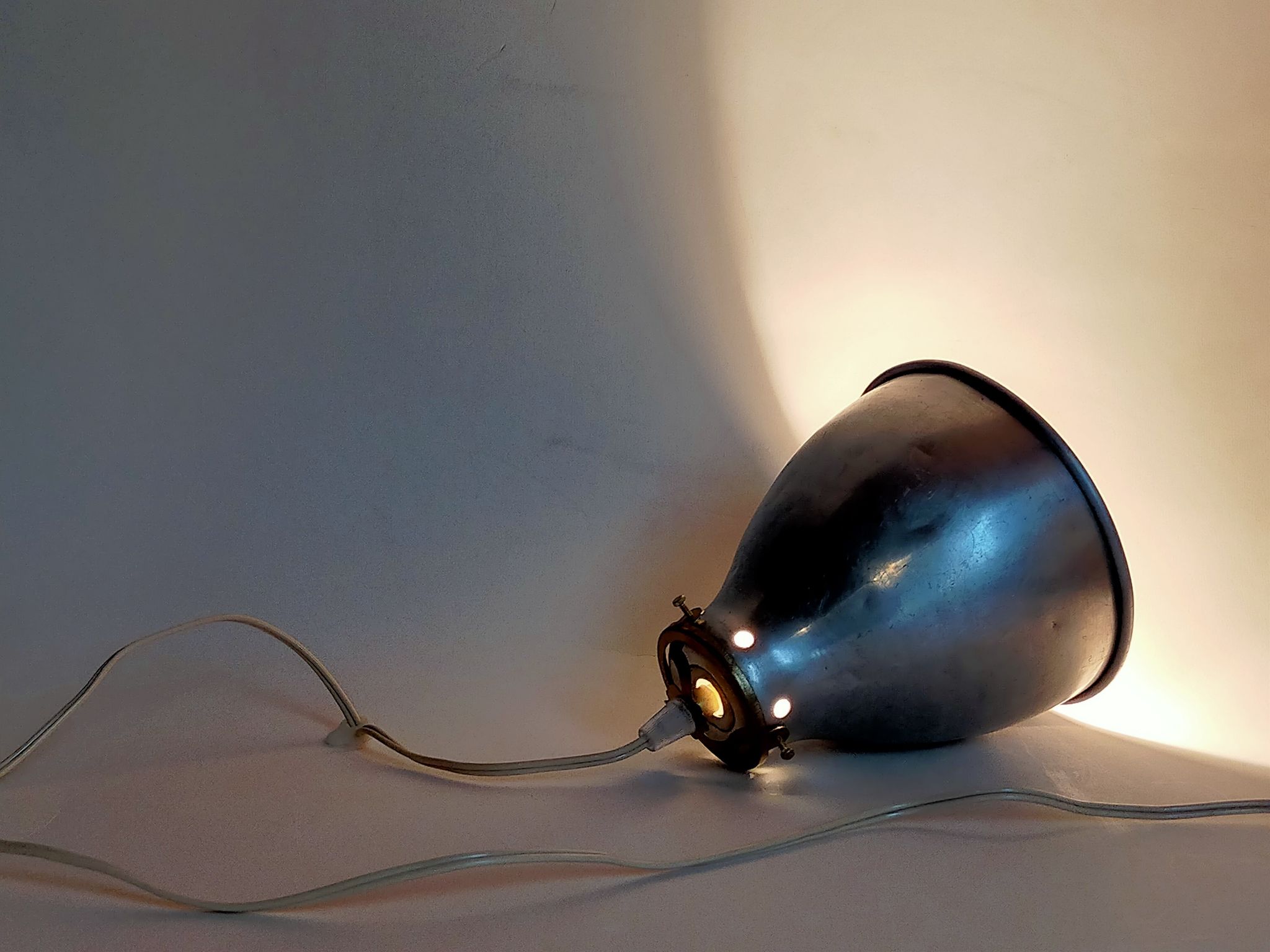 Suspension lampshade bell in vintage aluminum