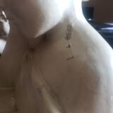 Bust of a woman in plaster The e-reader