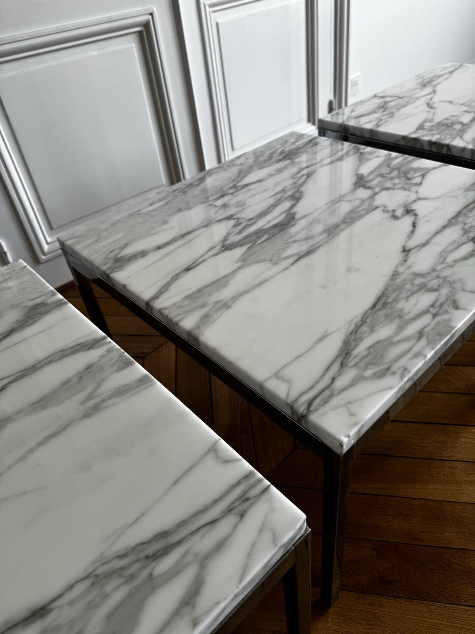 3 tables Florence Knoll – white marble type Calacatta & chrome steel