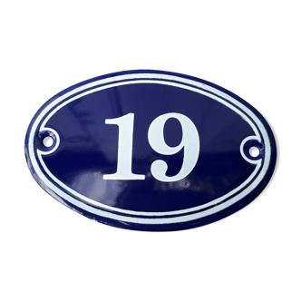 Enamelled street number 19