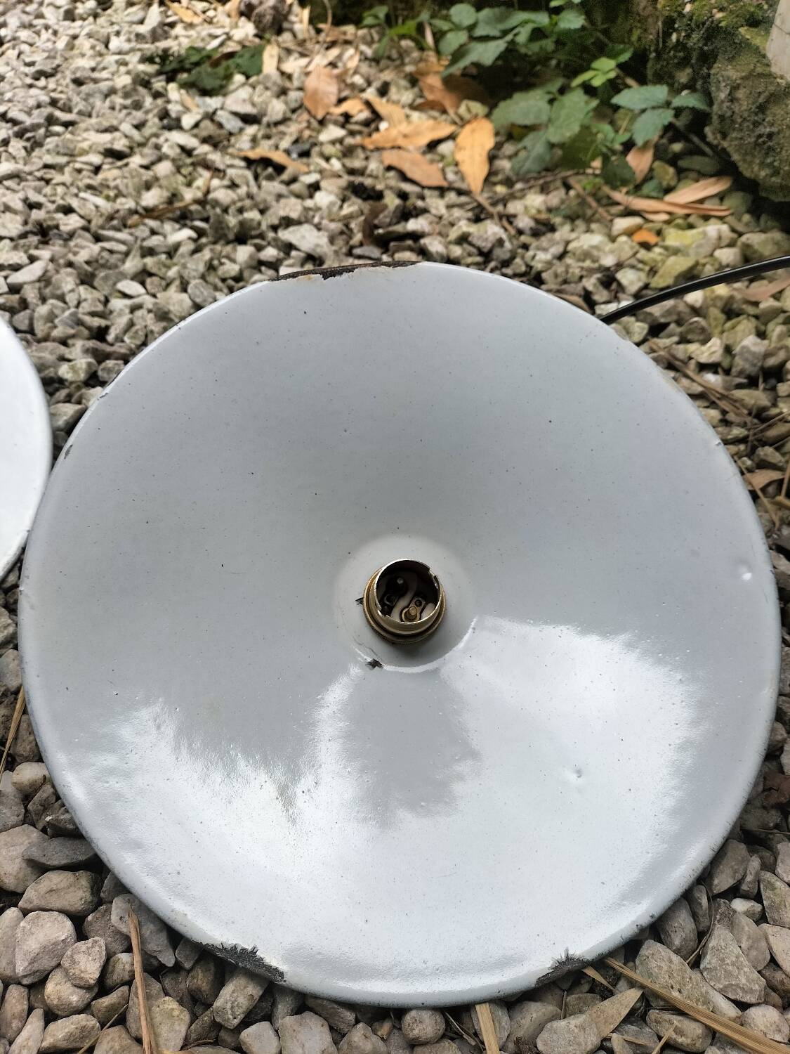 Enamelled sheet metal suspensions