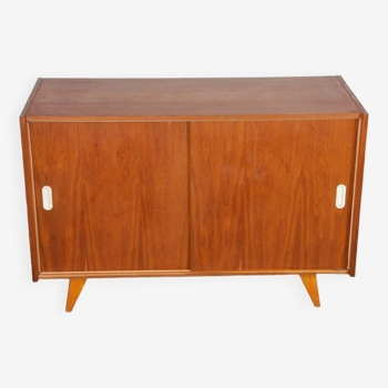 Commode en chêne, modèle U-452, par Jiroutek pour Interier Praha, 1960