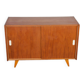 Commode en chêne, modèle U-452, par Jiroutek pour Interier Praha, 1960