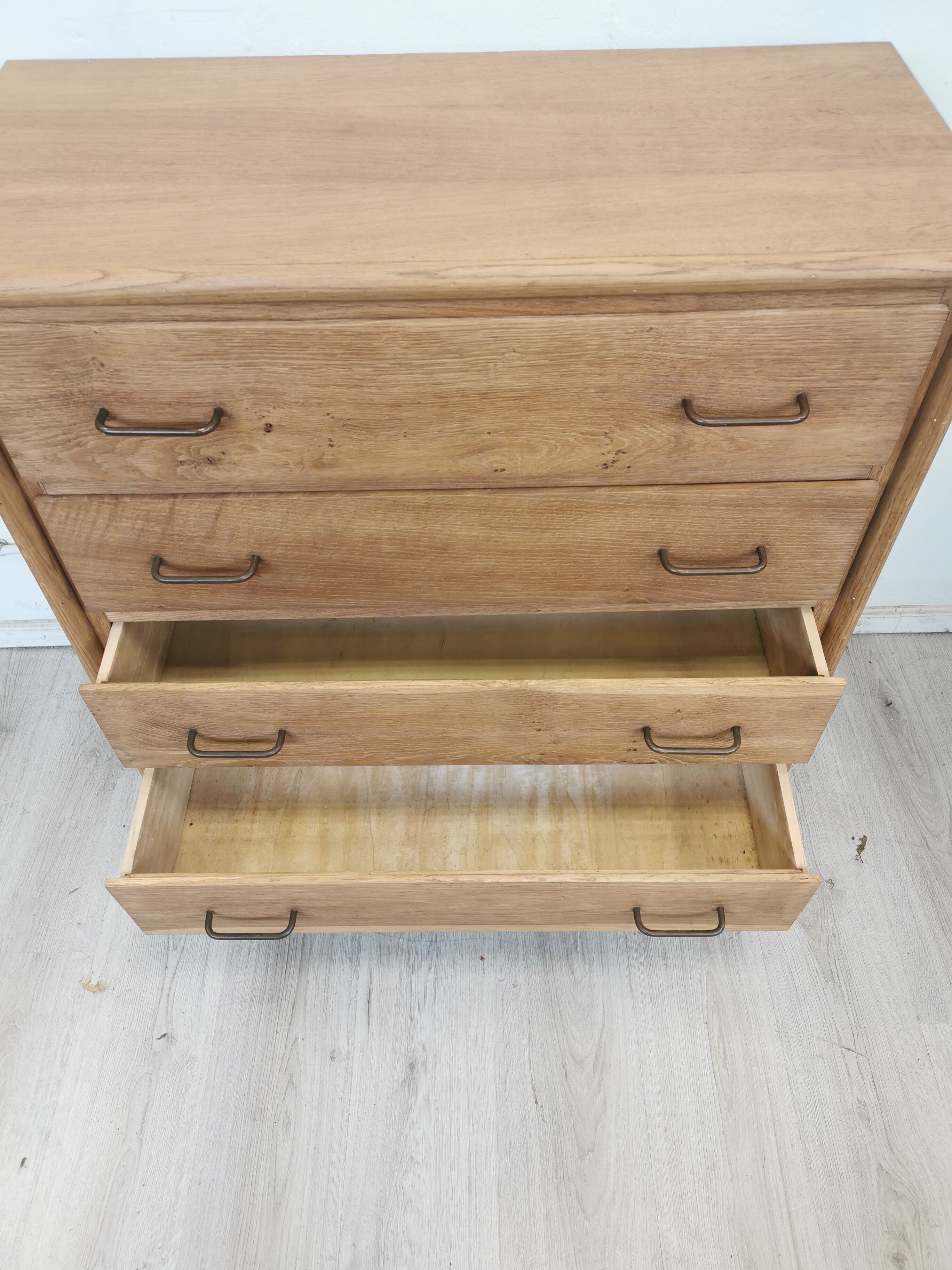 Chest of drawer compass feet