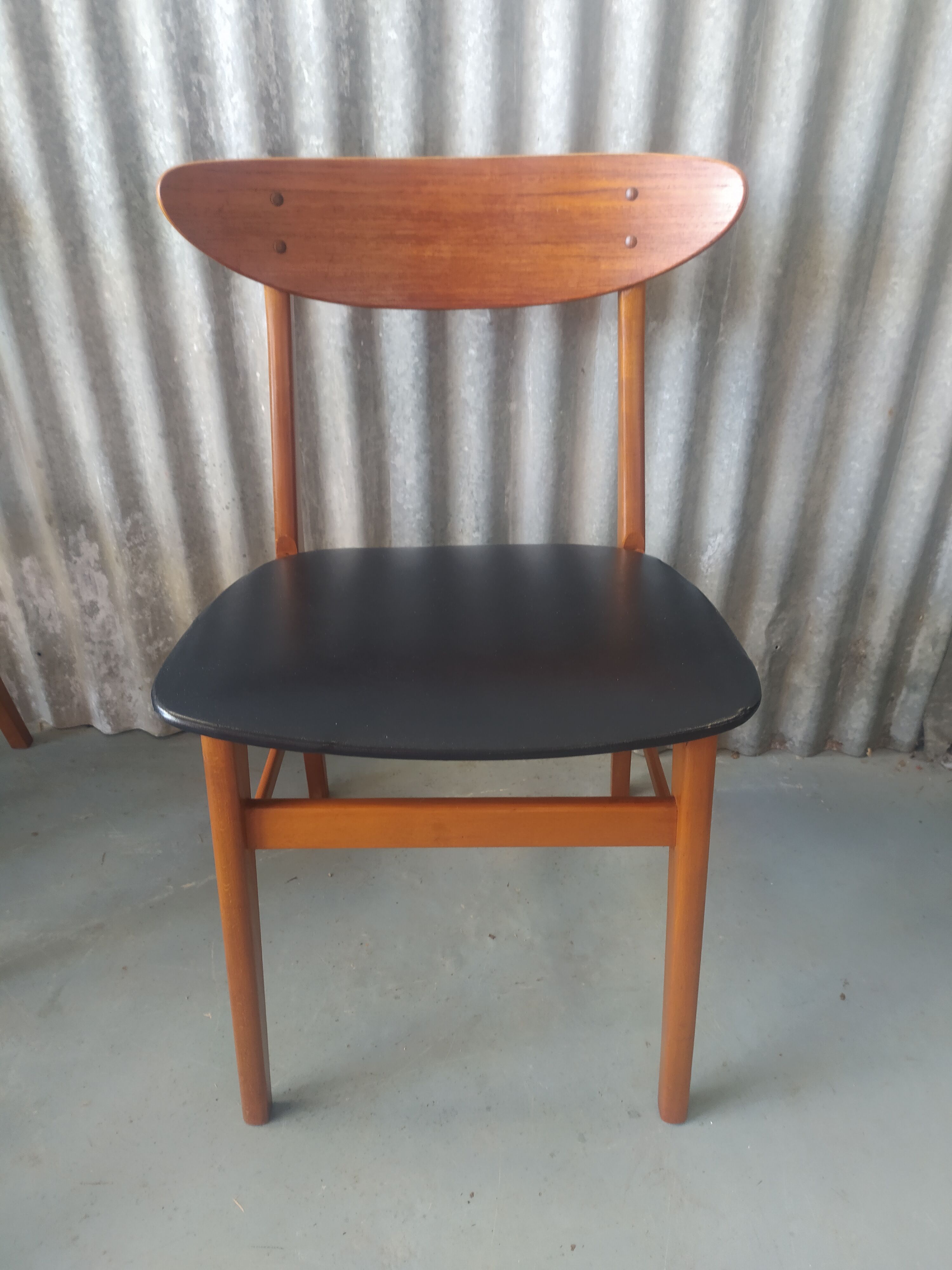 Suite de 6 chaises n°210 en teck Farstrup Mobel
