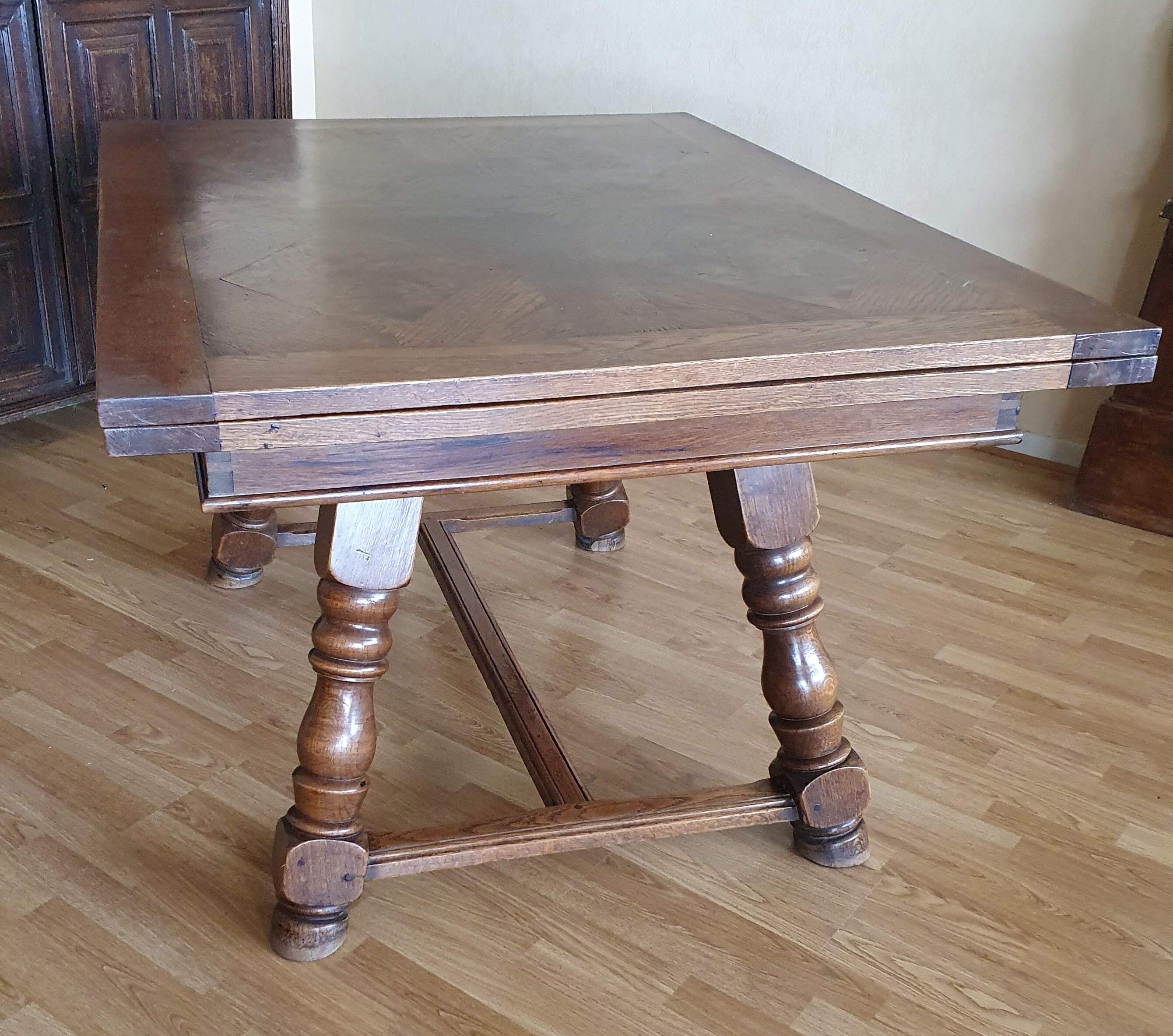 Oak extension table