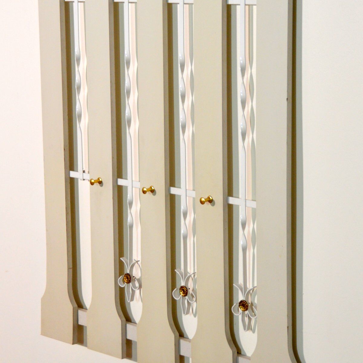 Vintage entrance cloakroom