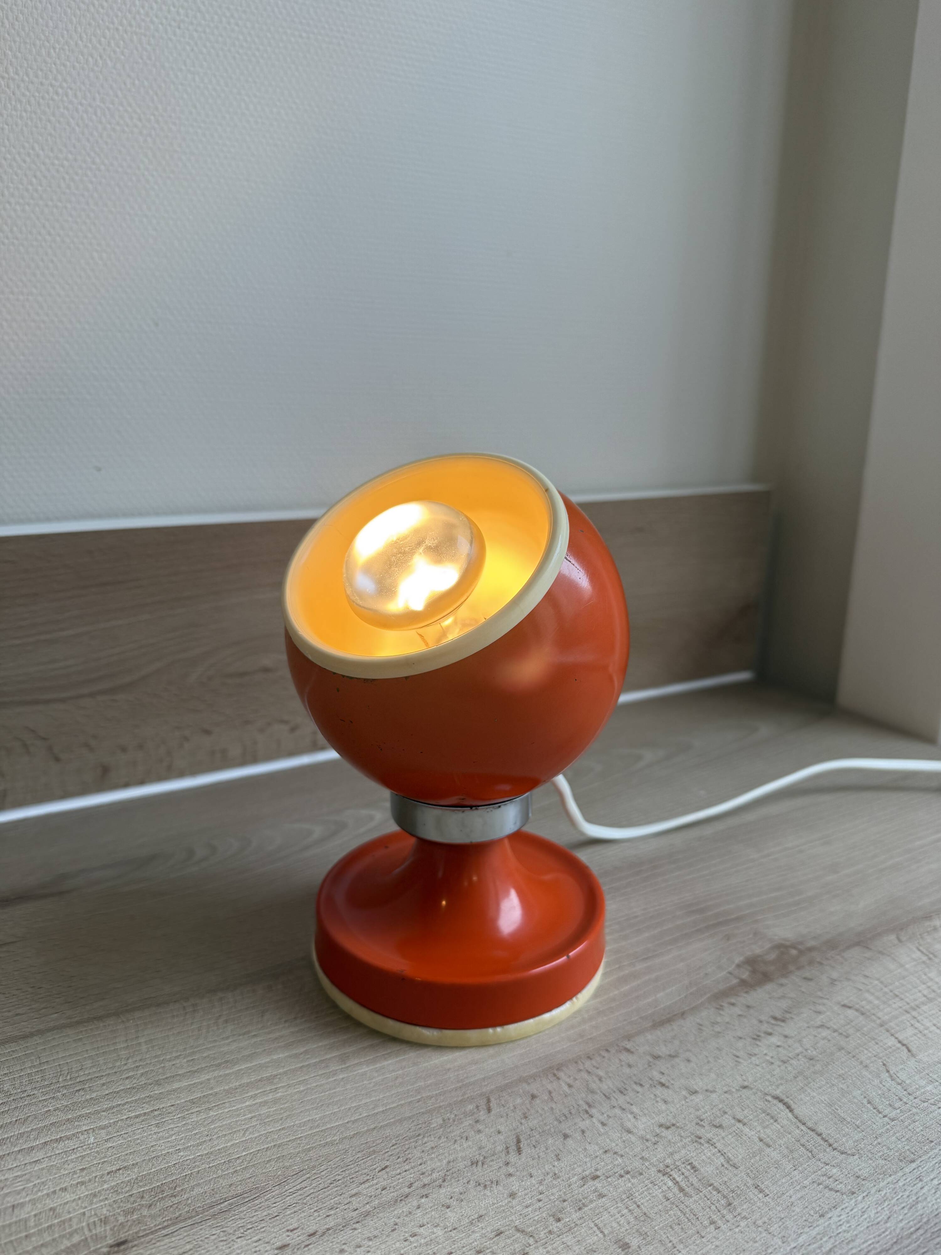 Eyeball Magnet Table Lamp – Orange & Chrome Metal (1970s)