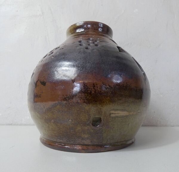 vase en grès ajouré