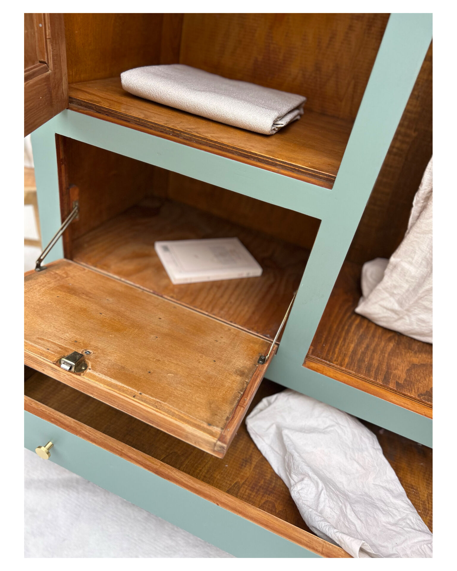 Armoire parisienne