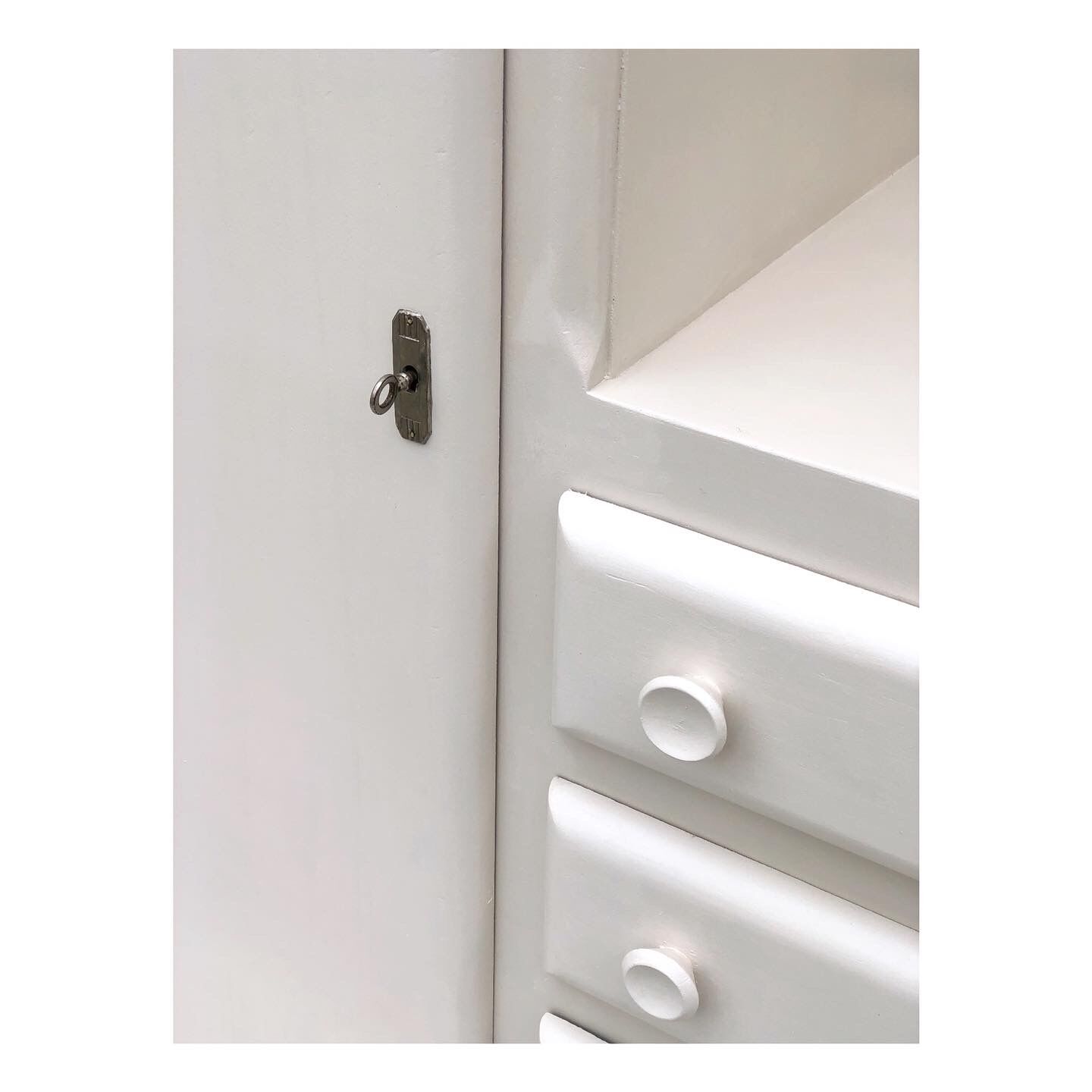 Armoire parisienne asymétrique