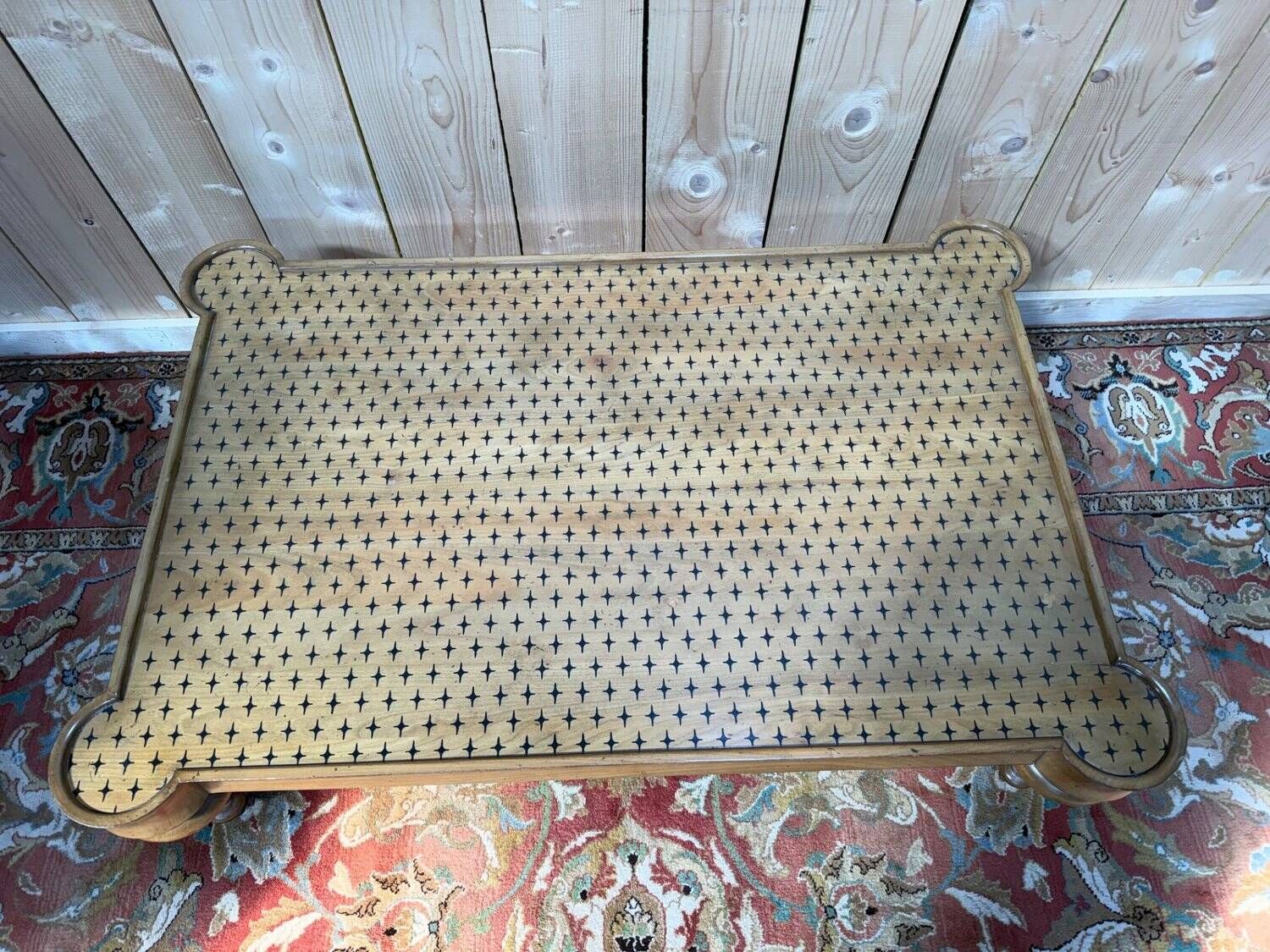 English Victorian coffee table - Brass turned legs - Patterned top
