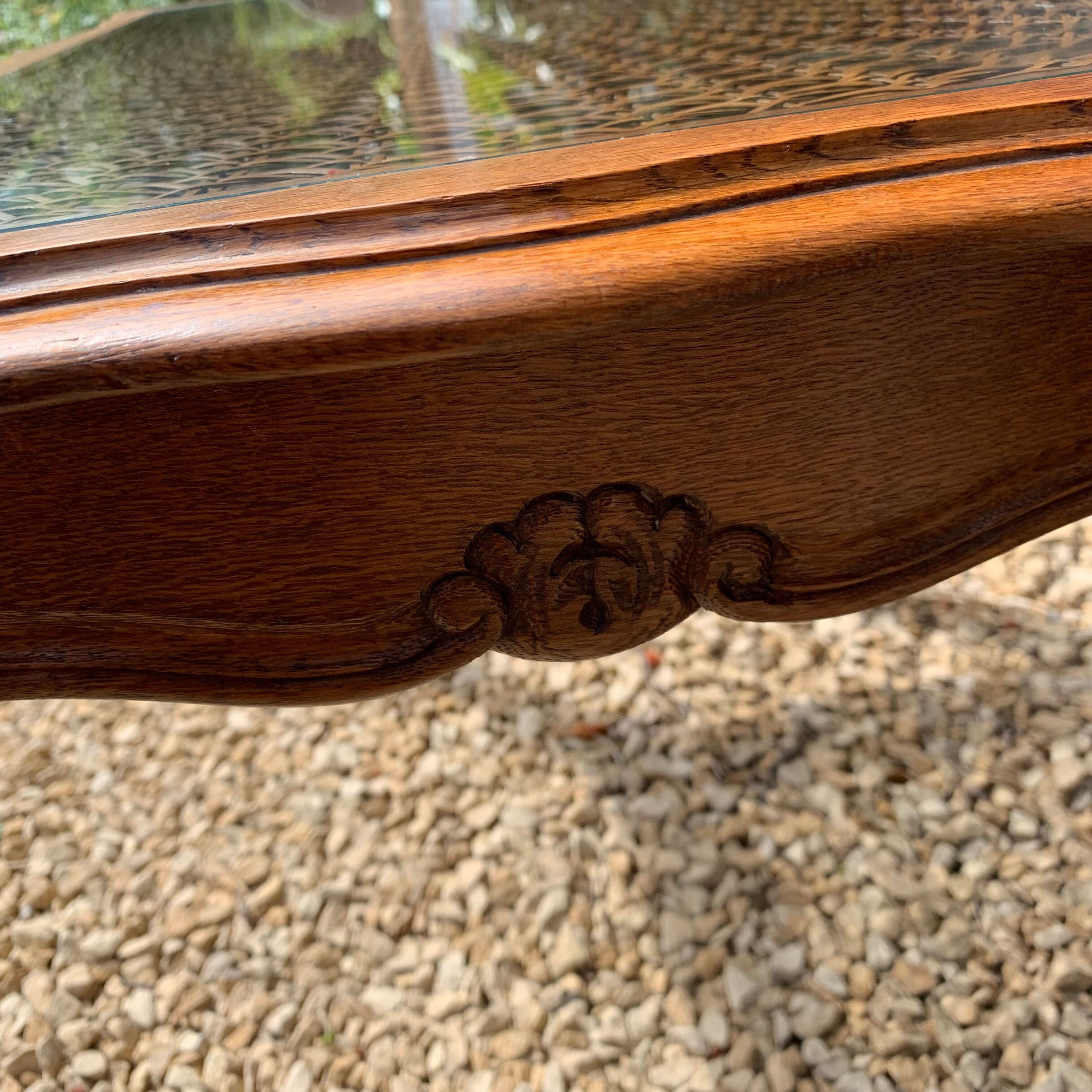 Living room table with cannage