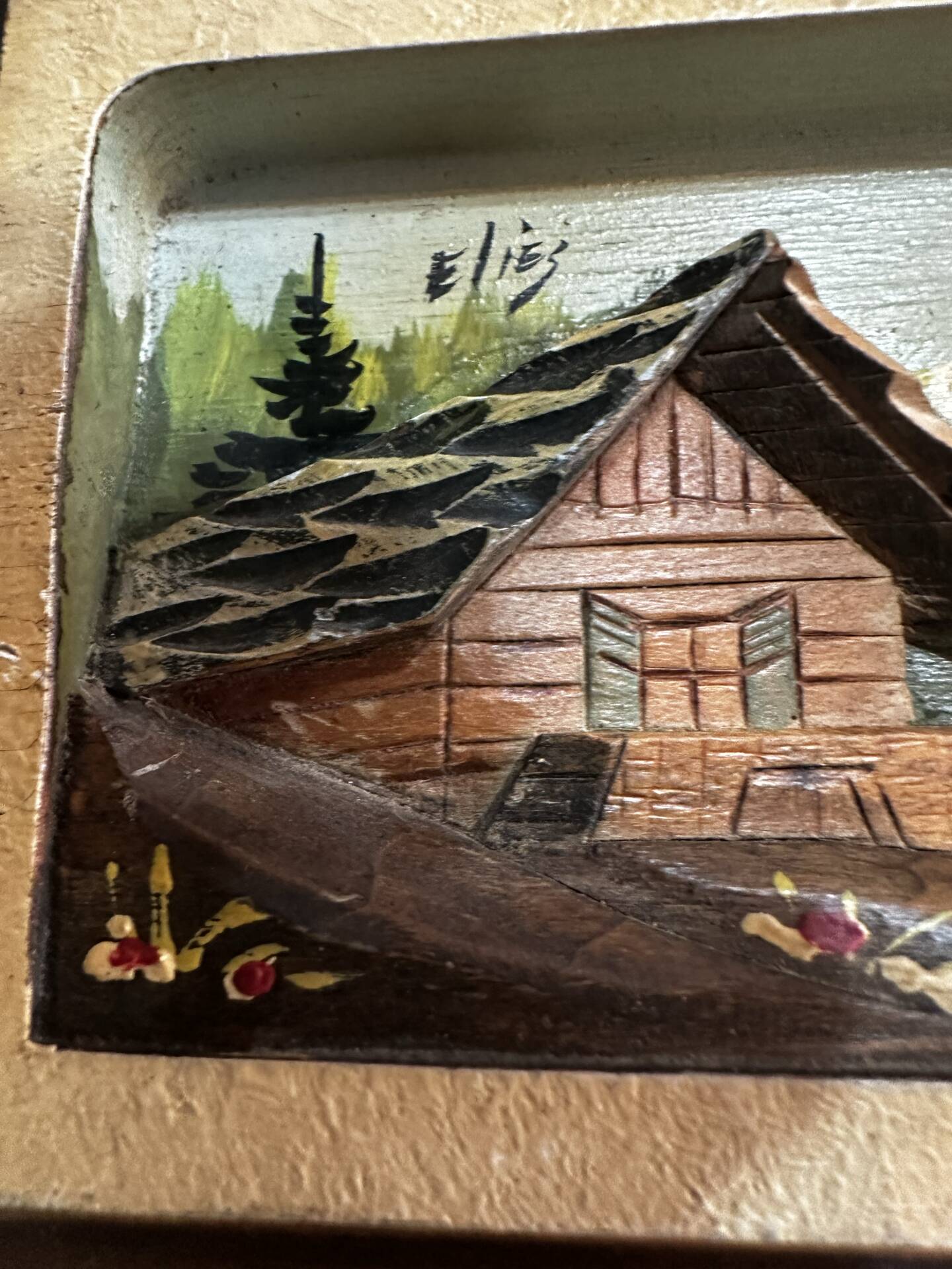 Tableau alpin vintage en bois sculpté et peint