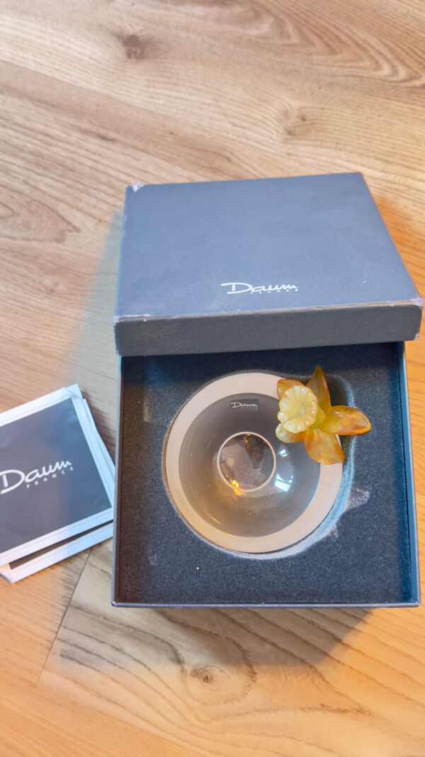 Coupe Daum France en cristal sculpté – Décor floral en pâte de cristal