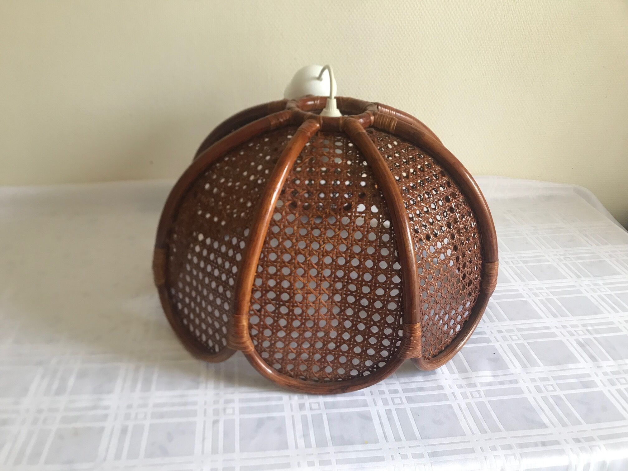 Suspension fleur rotin