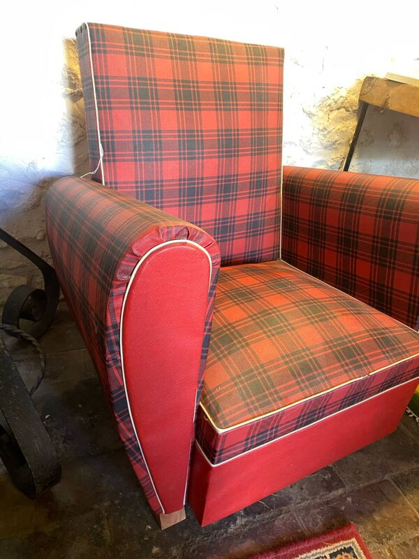 Fauteuil en simili cuir rouge