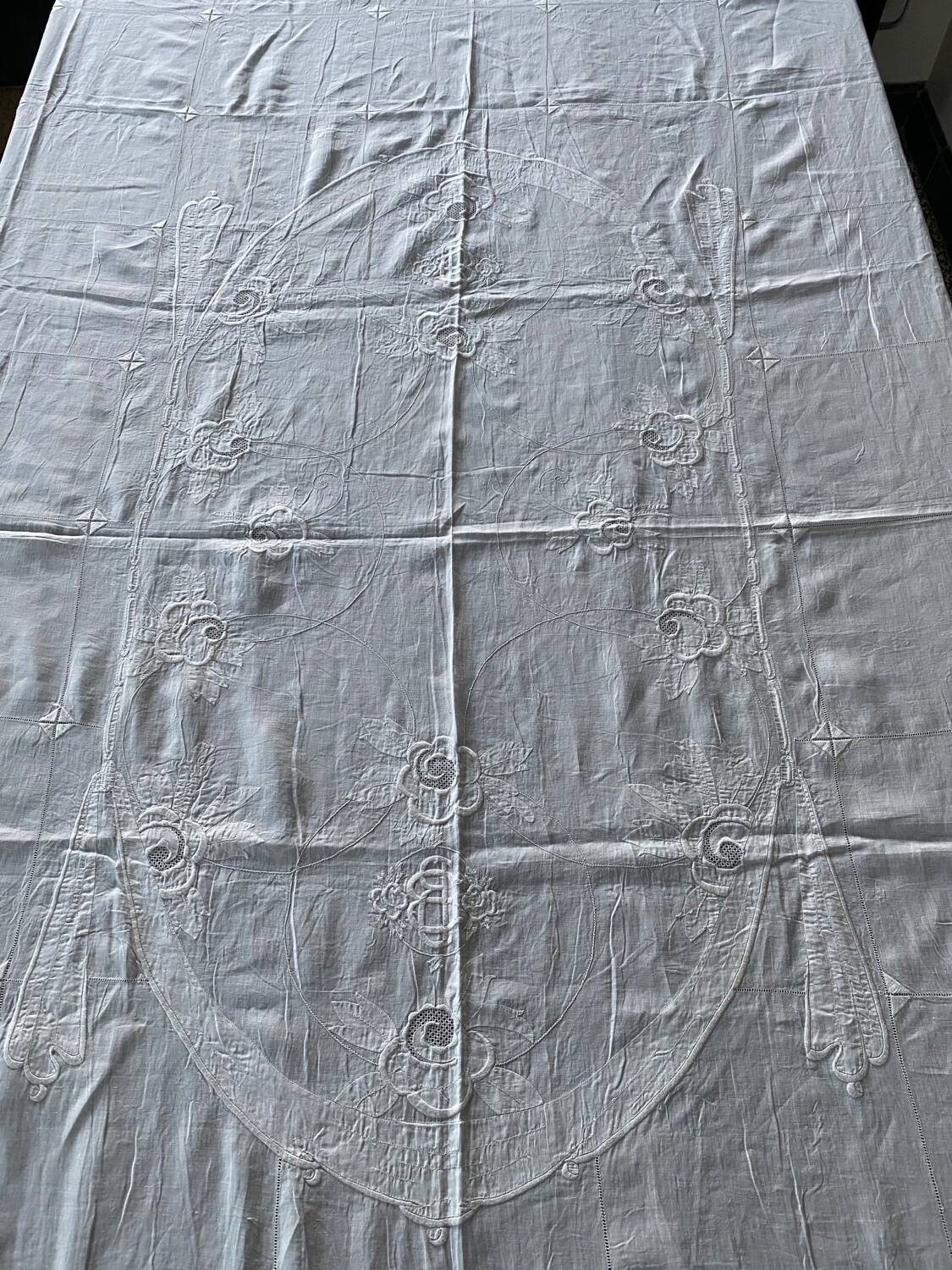 Tablecloth and 12 embroidered and monogrammed napkins