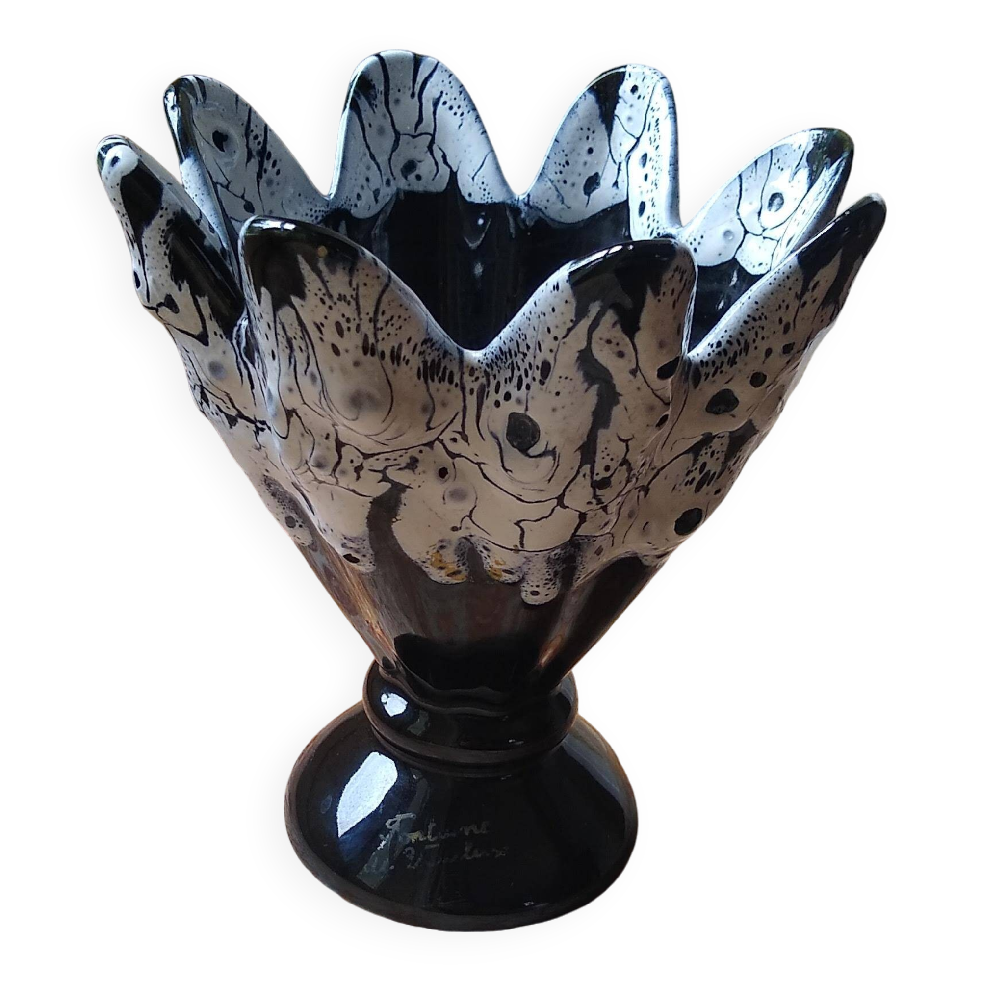 Black and white stoneware vase with high fire flame