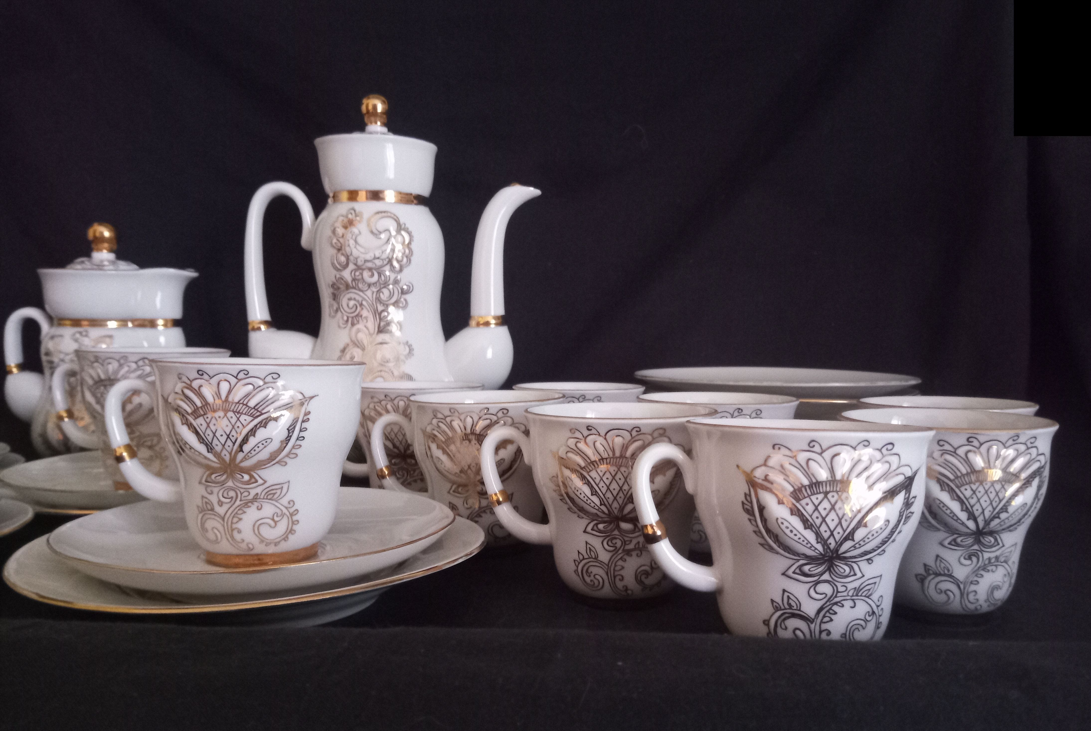Lomonosov 29-piece porcelain coffee set, cast patterns enhanced with 24k gold