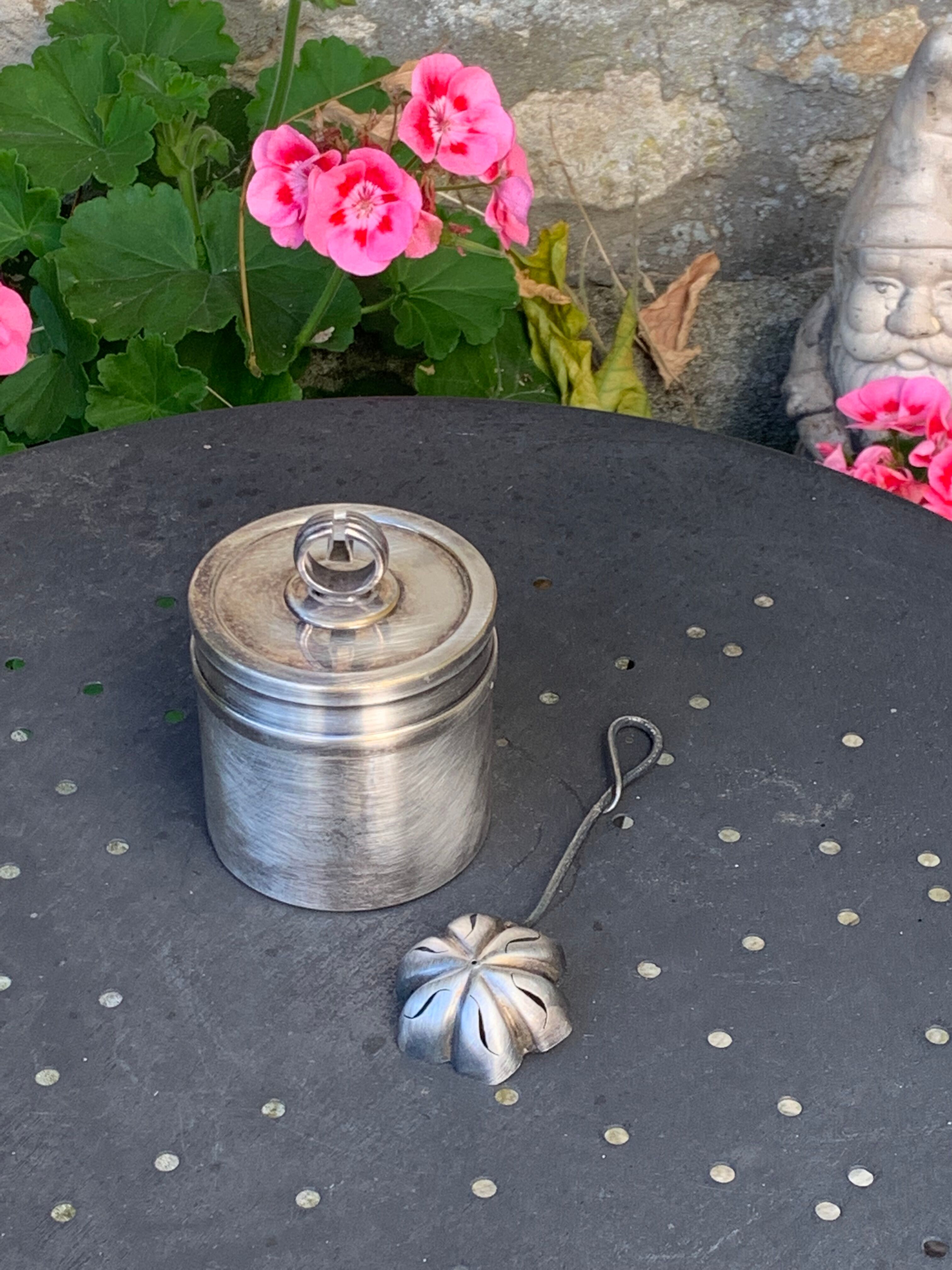 Sprinkling spoon and art deco sugar pot in silver metal