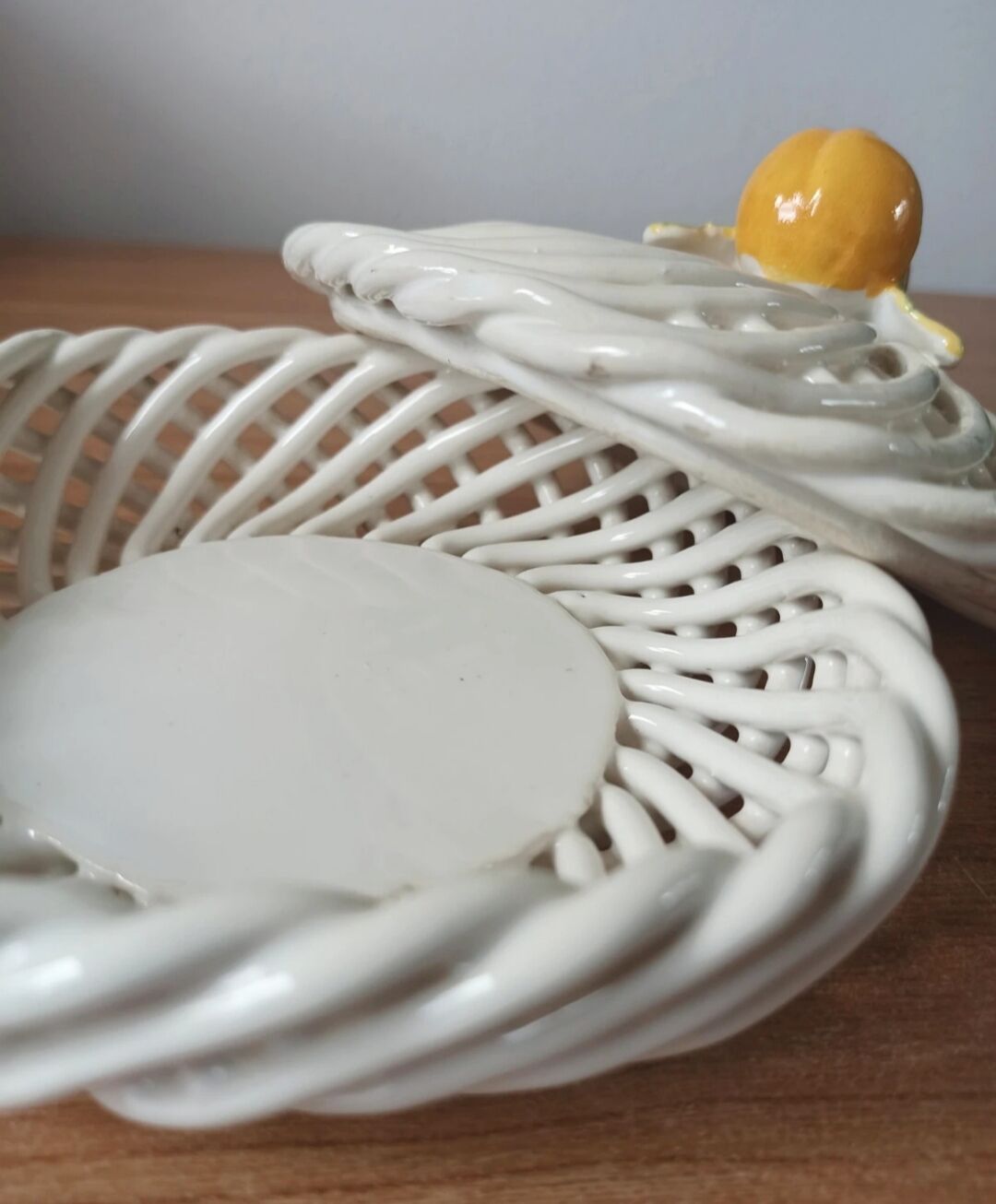 Vintage woven box - Fruit decor in slipware
