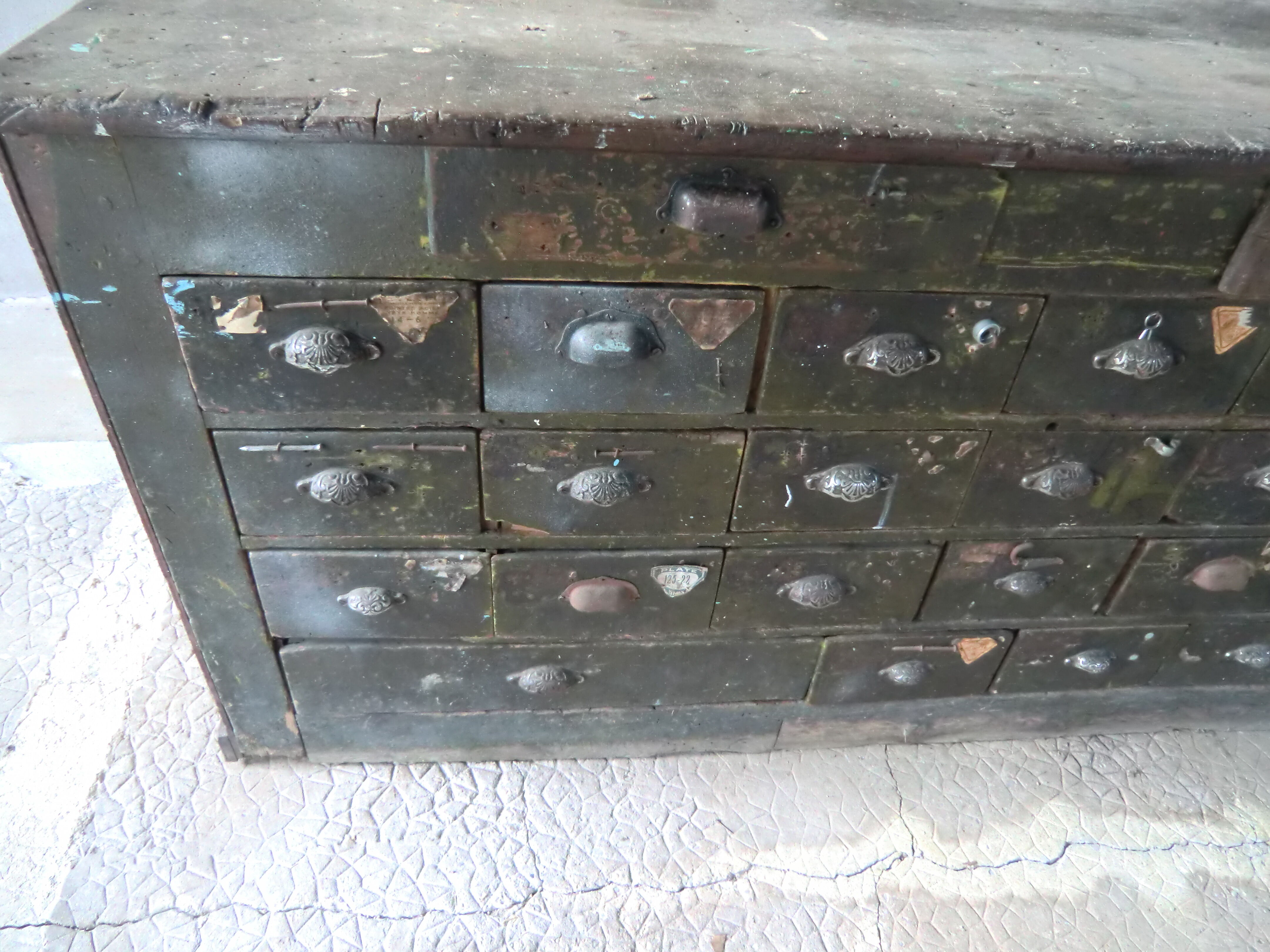 Meuble de quincaillerie