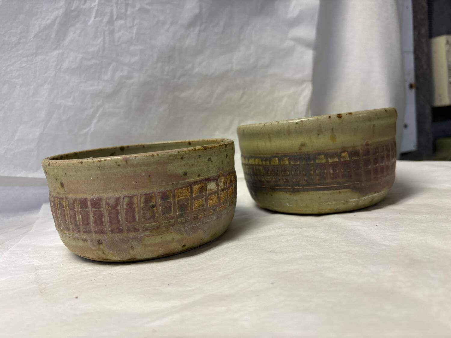 Set of 2 stoneware bowls