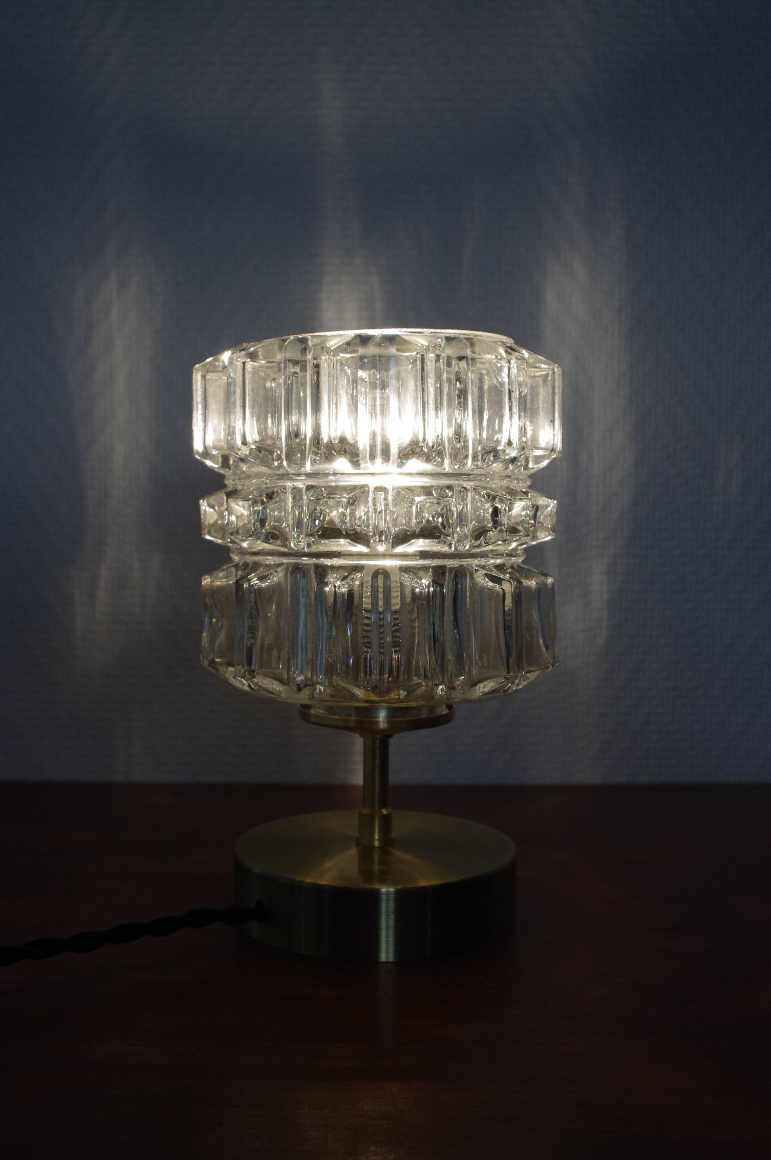 Lampe en verre ciselé