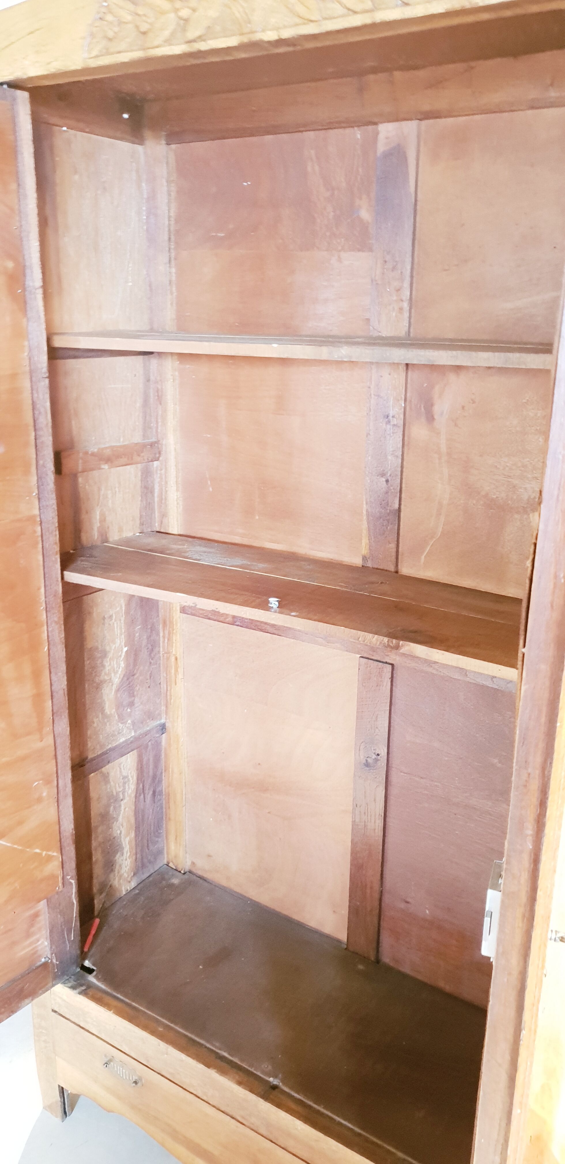 Armoire vintage