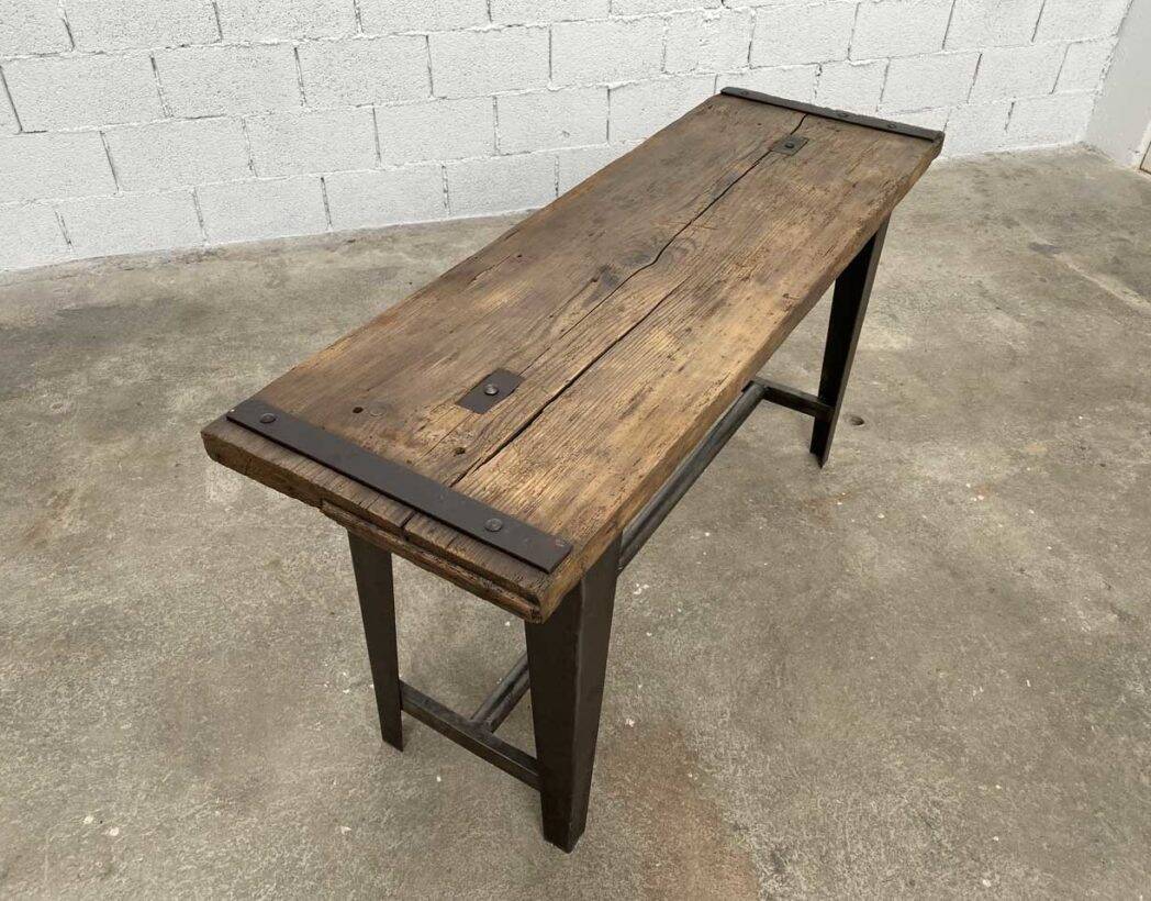 Small industrial console