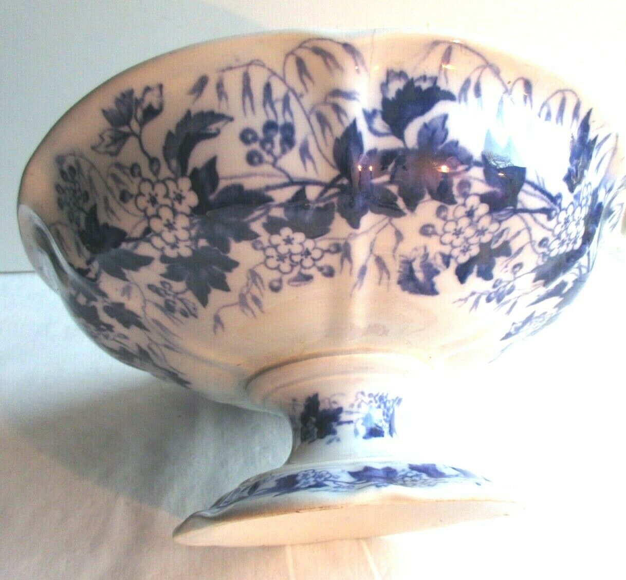Fruit cup on pedestal, signed Creil Montereau, Flora: Hawthorn and oats