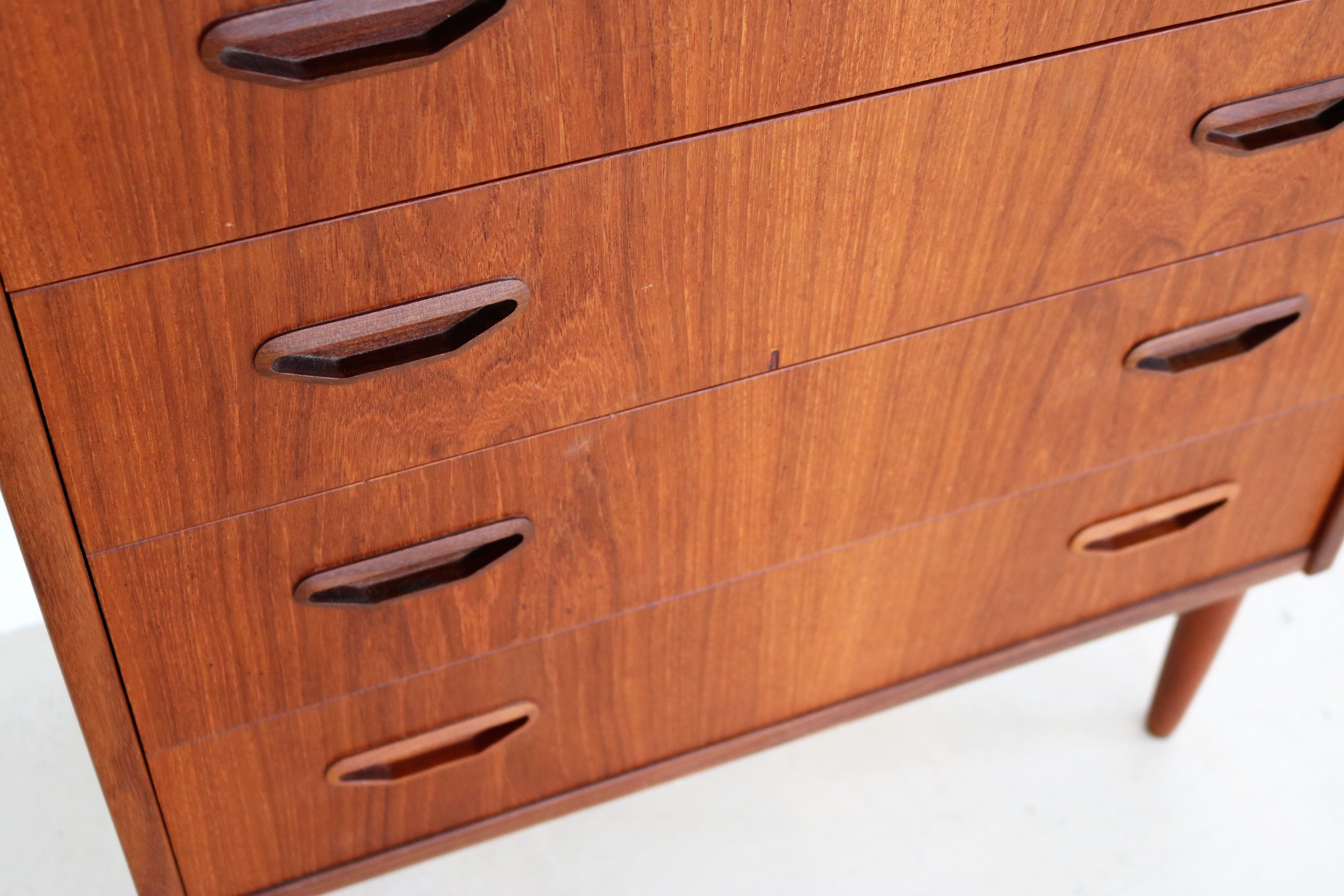 Vintage teak 'tallboy' chest of drawers