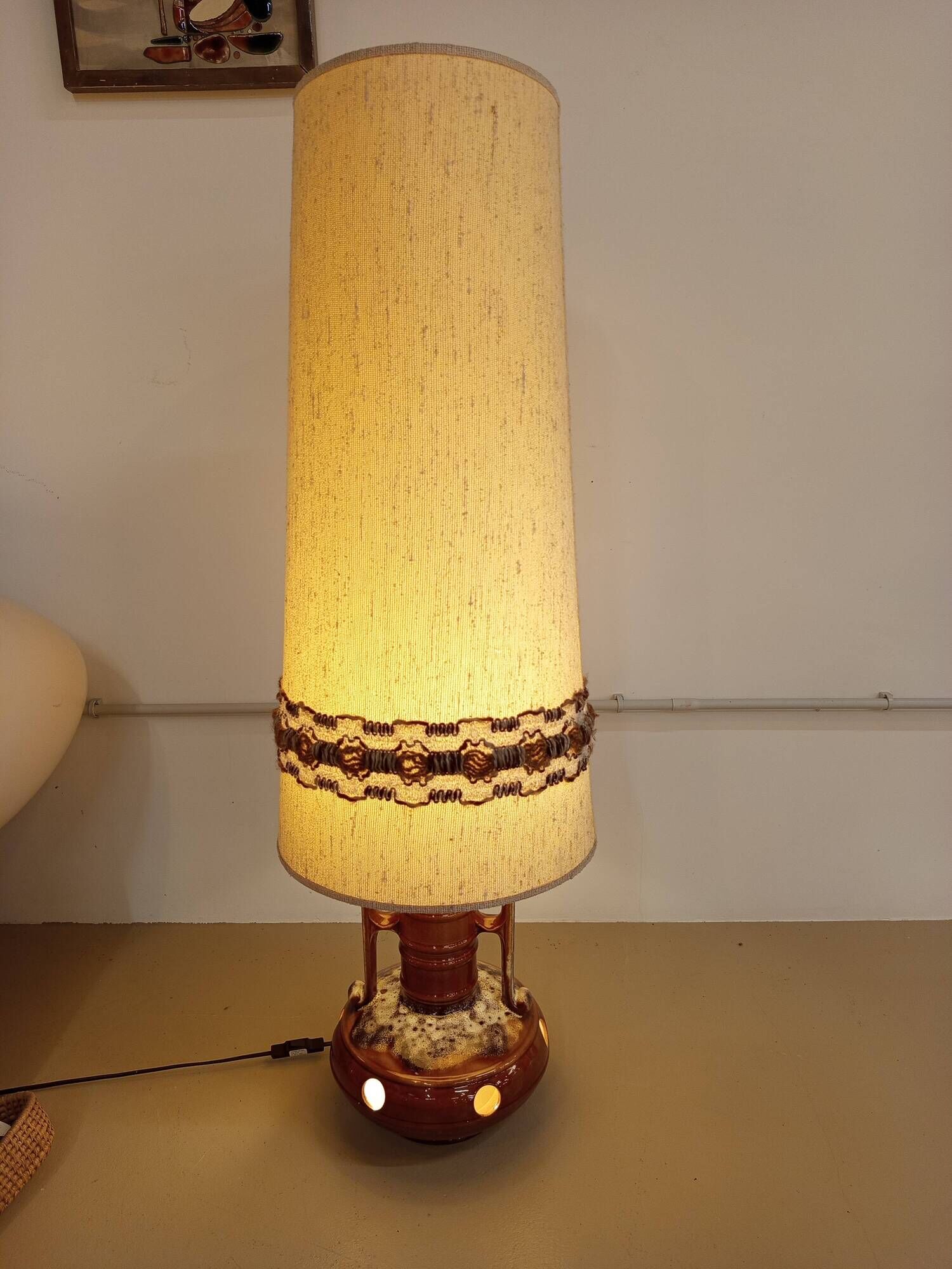 Vintage amphora solar lamp in ceramic with double lighting.