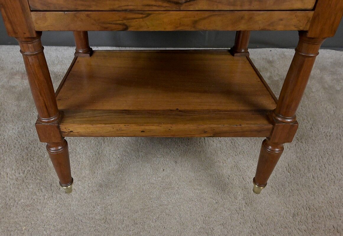 Petite table de salon en noyer, style Louis-Philippe – Milieu XIXe