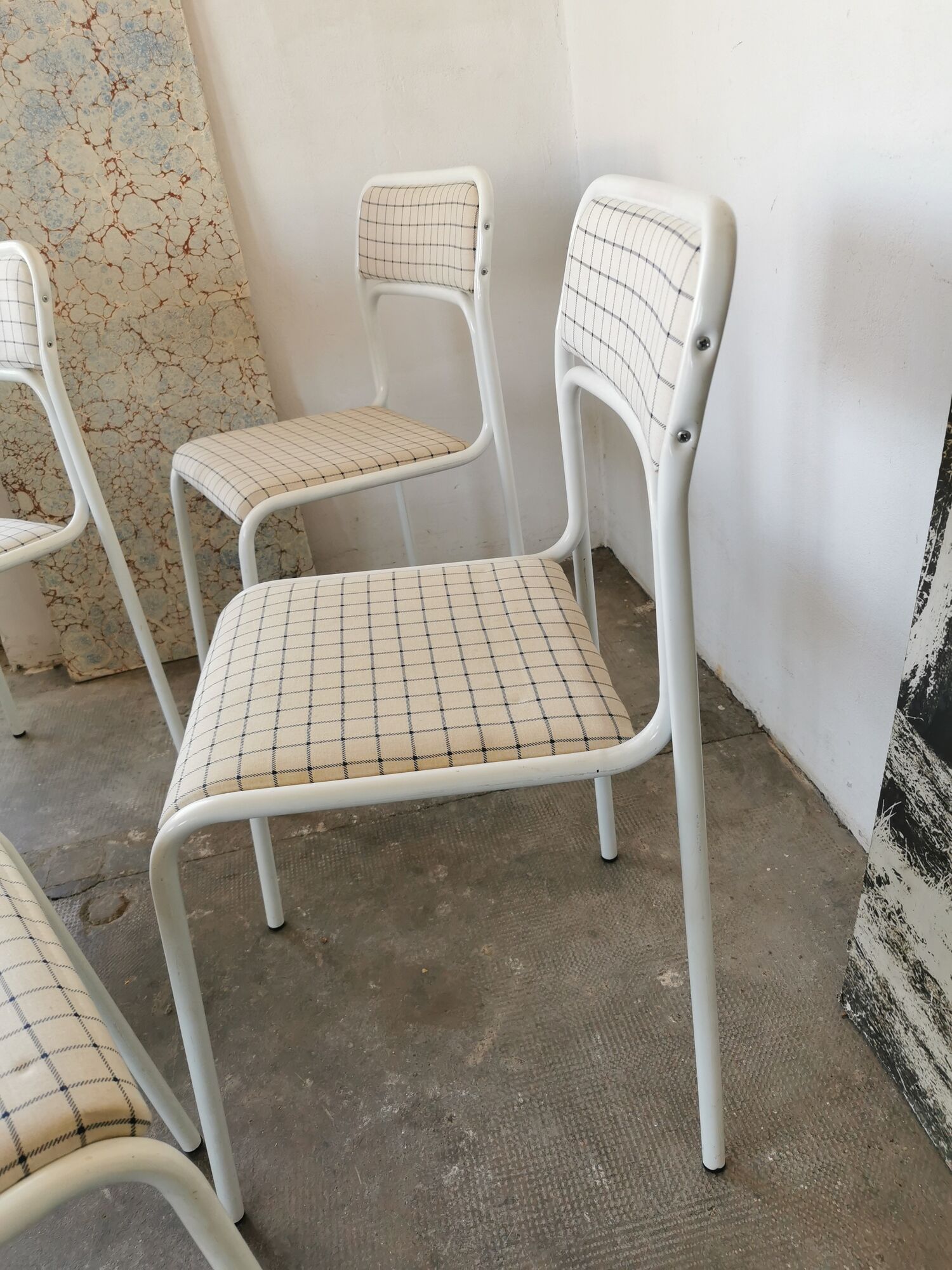 Set of 4 tubular metal chairs from the 90s