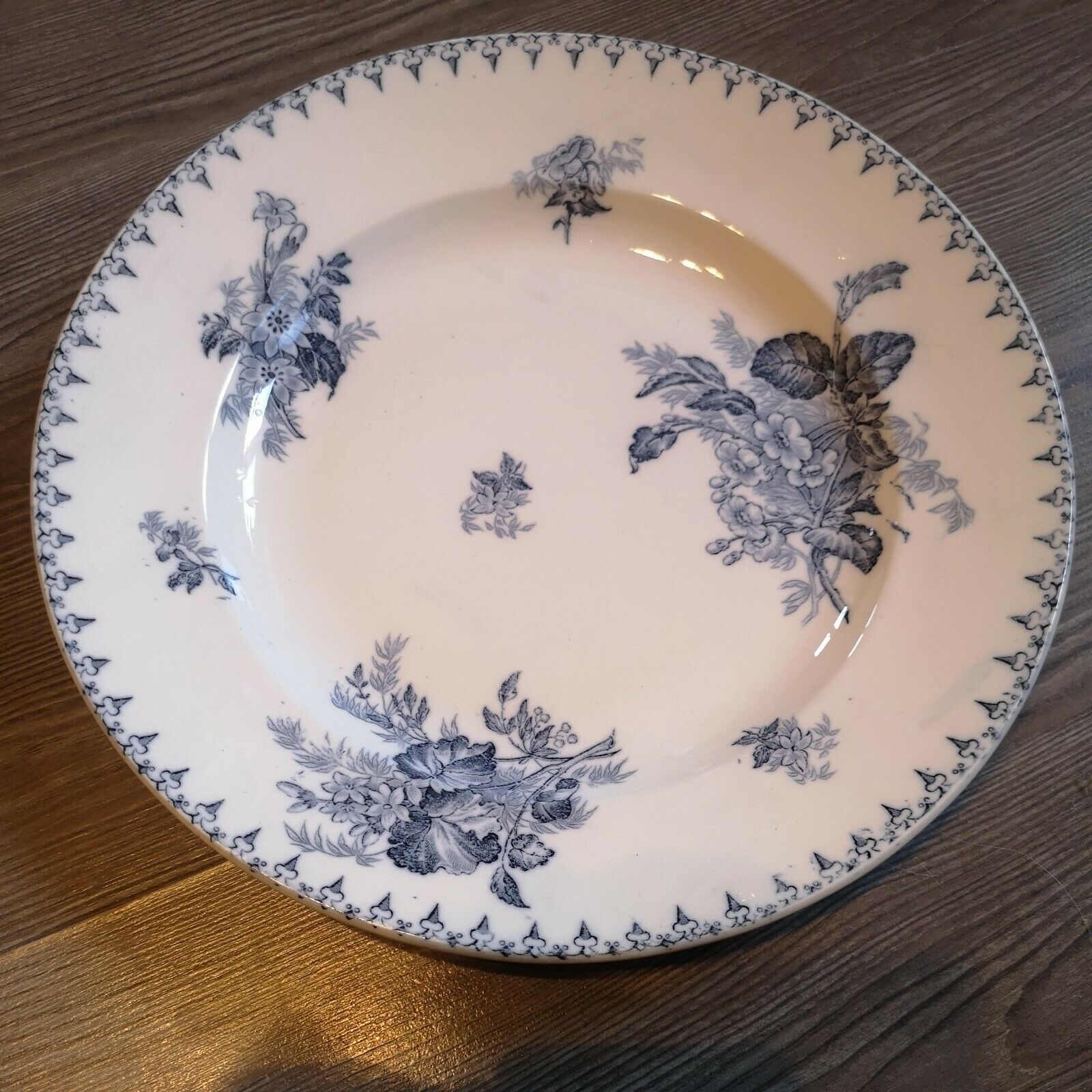 Round dish Sarreguemines model Flora