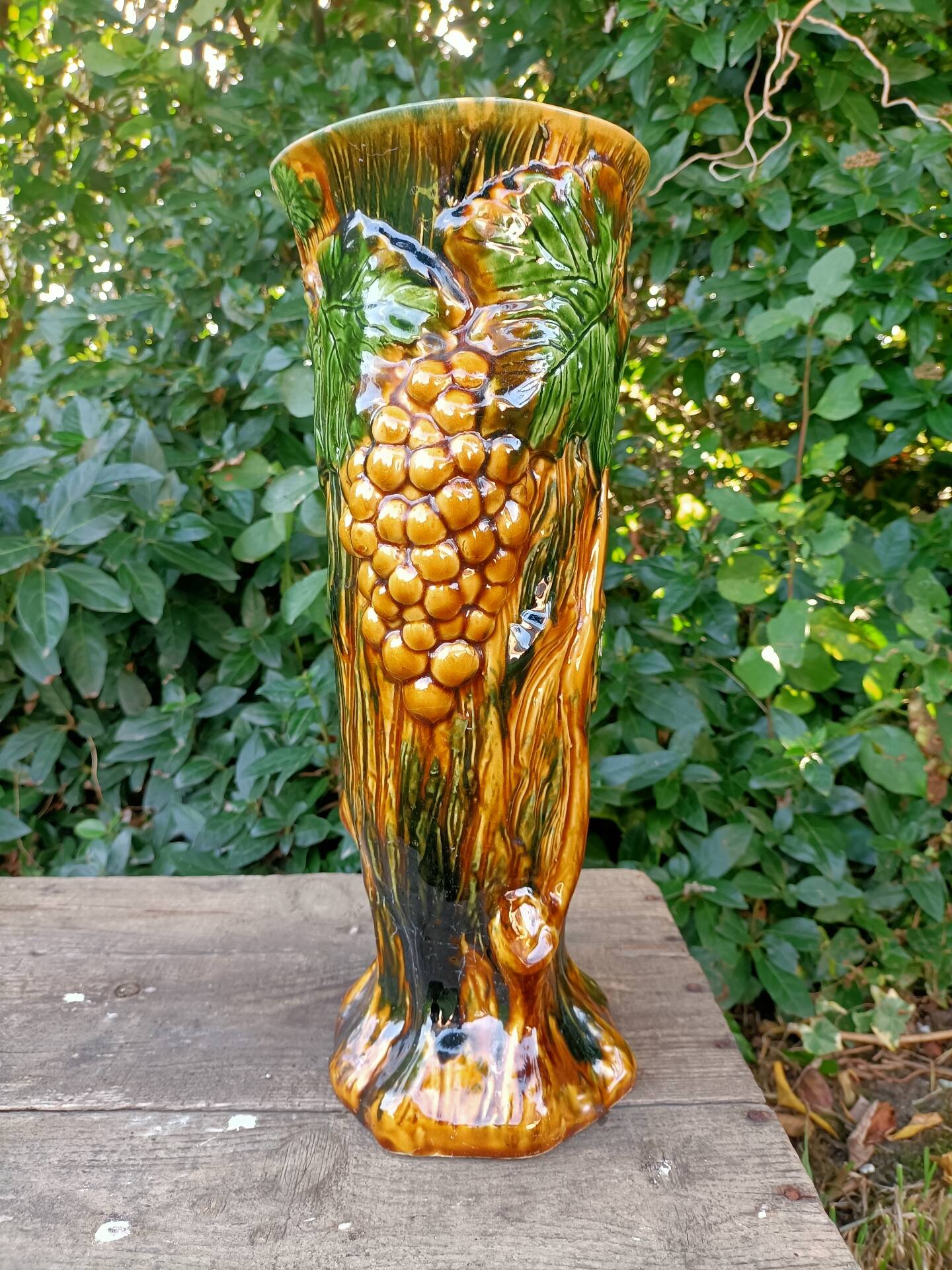 Retro Grapevine Barbotine Vase