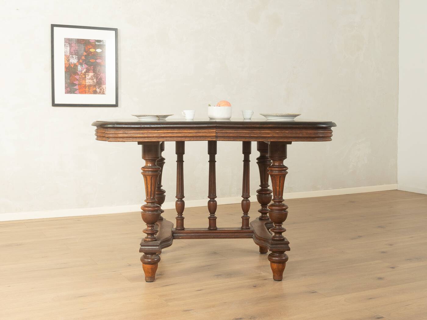 Table à manger antique de la période Gründerzeit, vers 1880, en chêne massif.
