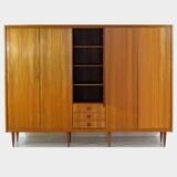 Grand armoire vintage moderne du milieu du siècle à 5 portes en teck, années 1960.