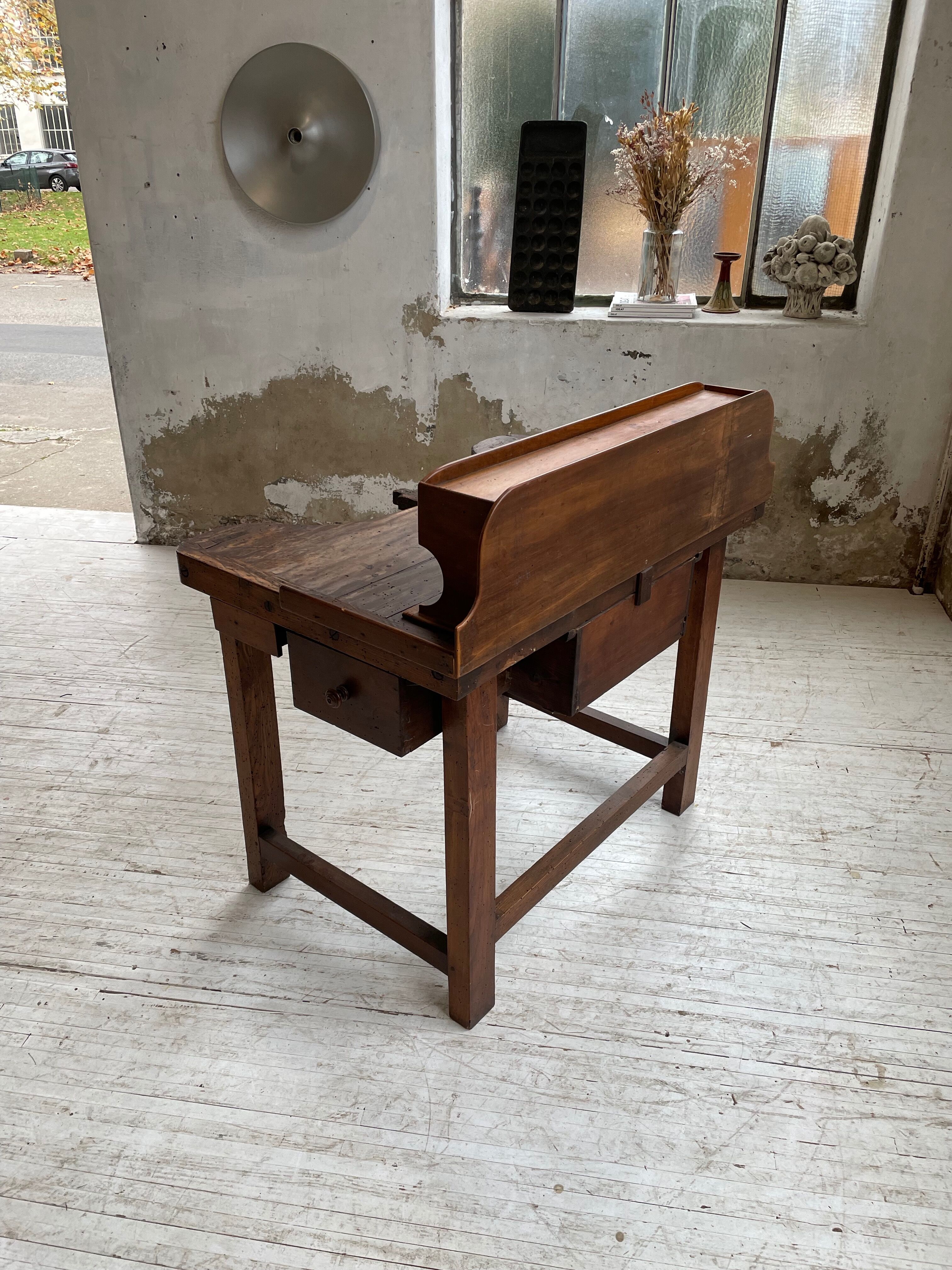 Establishment of jeweler XIXth oak