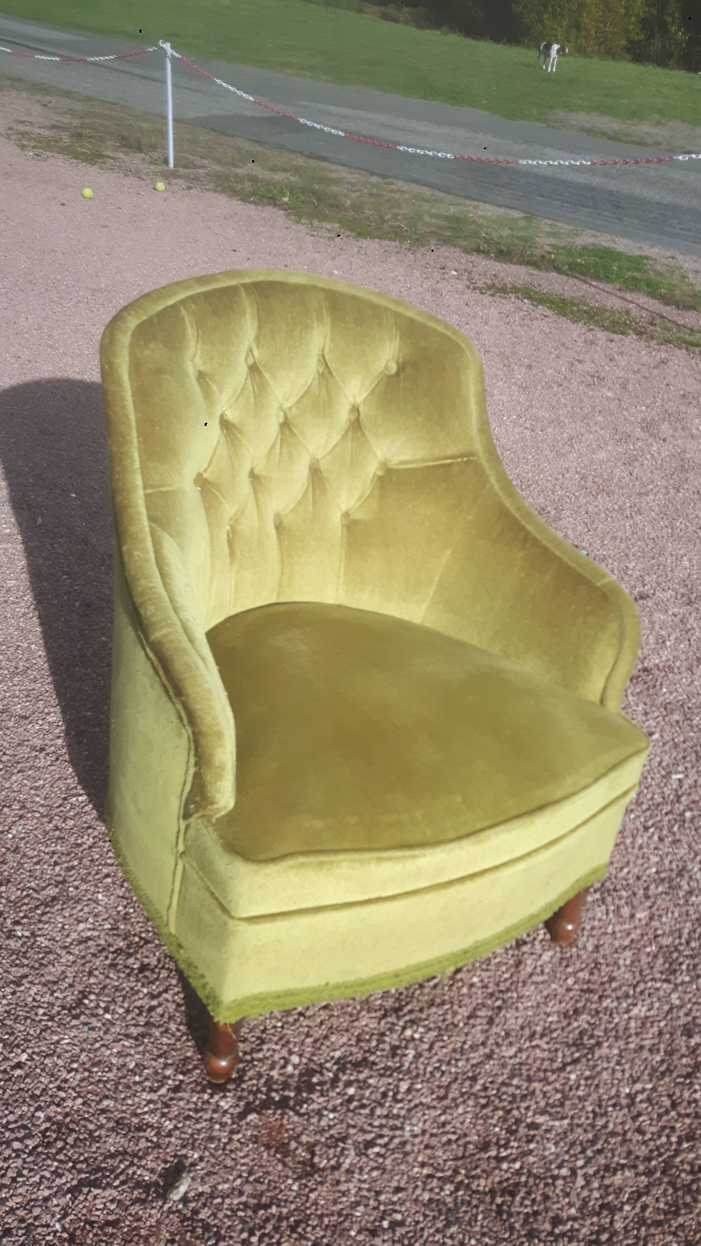 Toad green velvet lounge