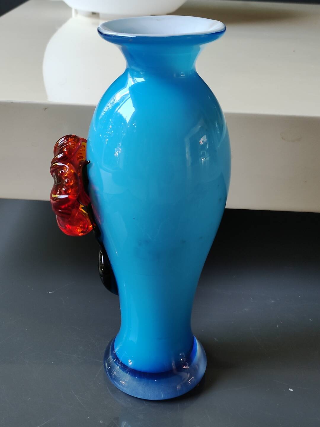 Stylish designer vase in Murano art glass. Embossed floral motif. Height 23 cm.