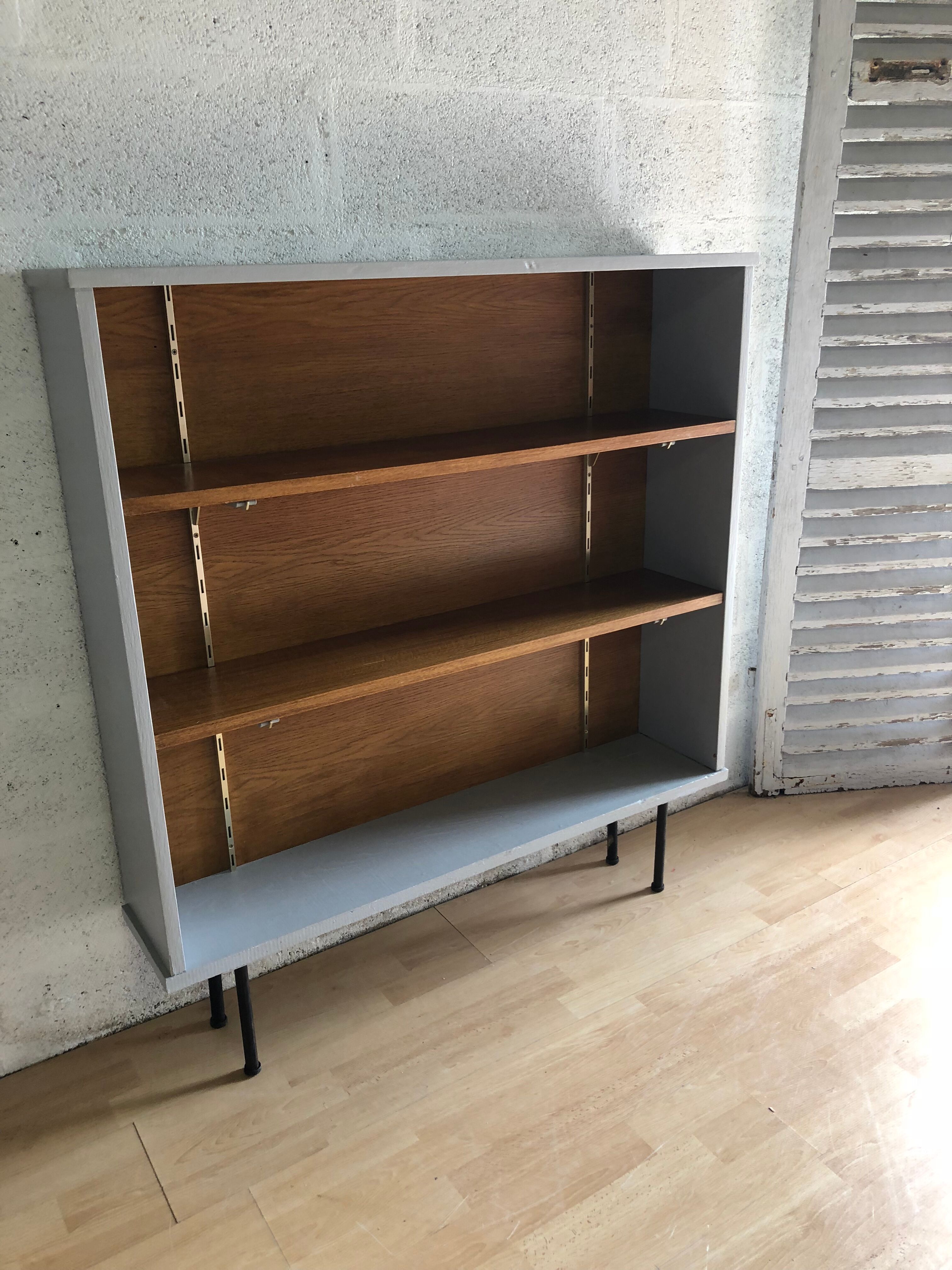 Shallow vintage library