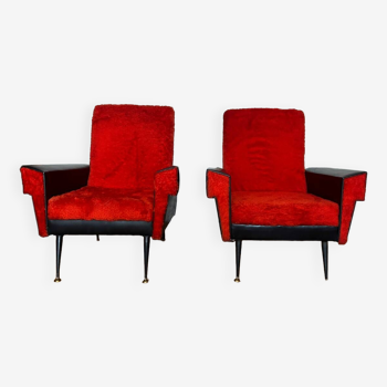 Fauteuil vintage années 1960 rockabilie moumoute rouge assis en Skaï