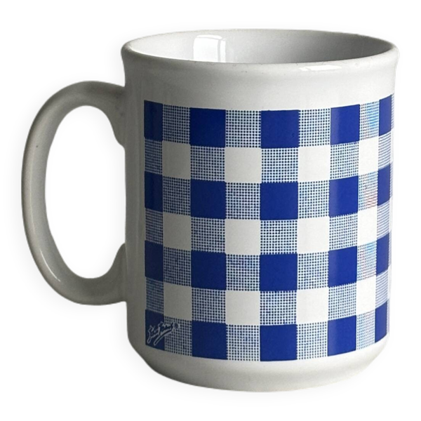 Tasse mug en céramique avec motifs carreaux bleus